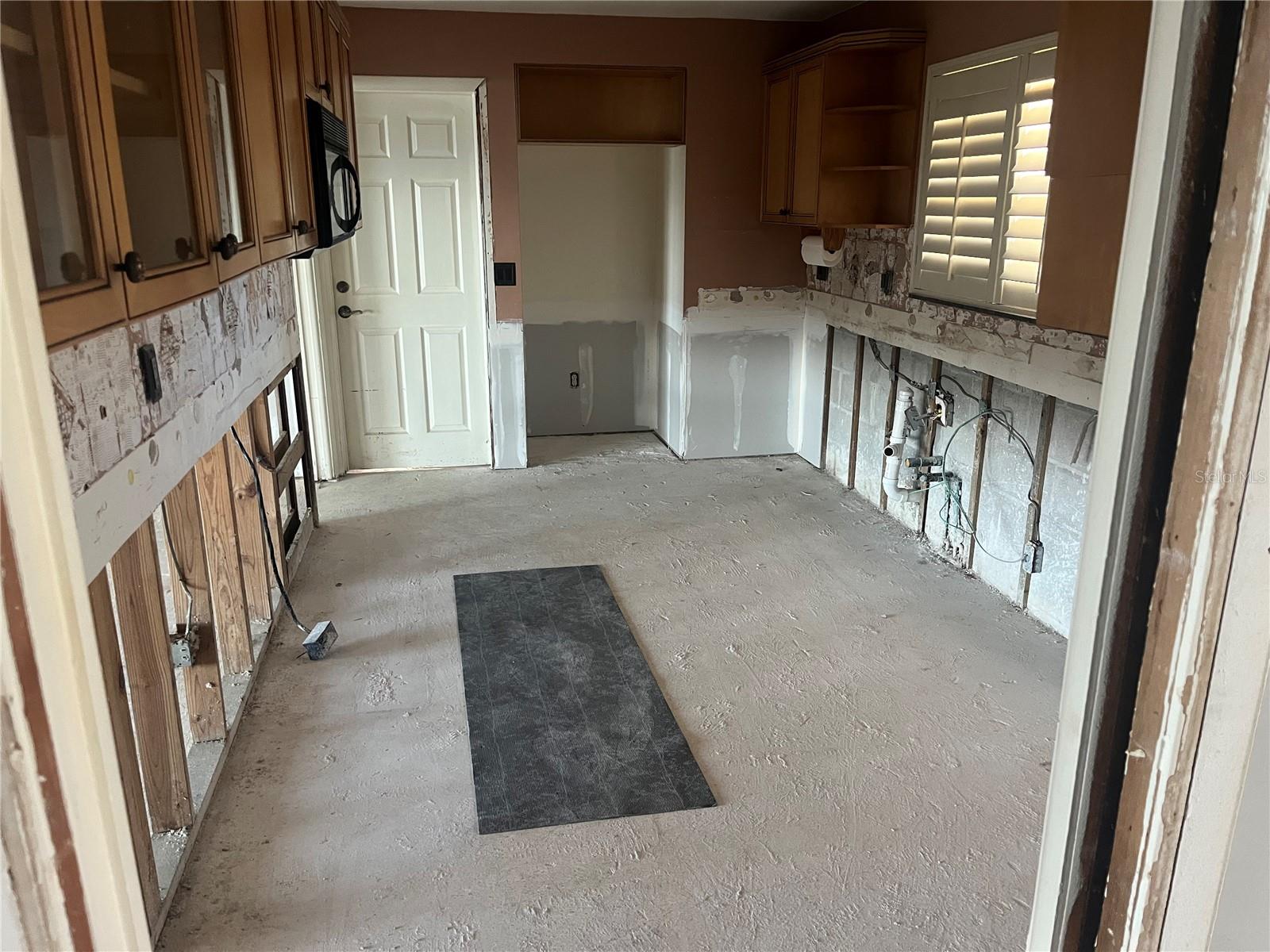 Image 10 of 15 For 1898 Dolphin Boulevard S