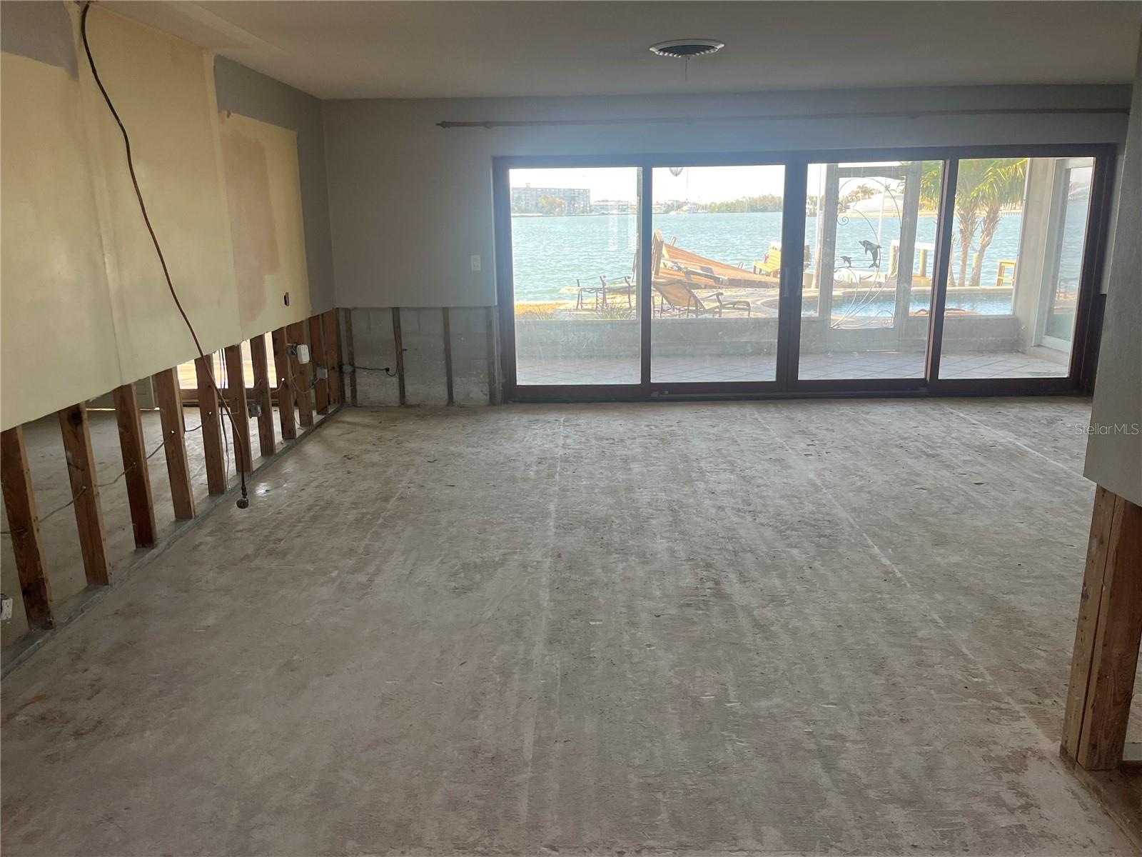 Image 8 of 15 For 1898 Dolphin Boulevard S