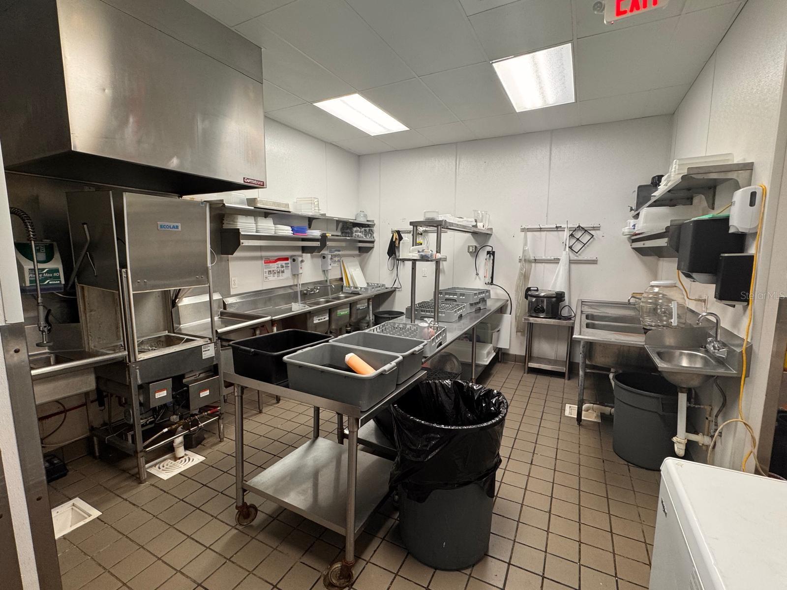 Image 17 of 31 For 9664 W Linebaugh Ave