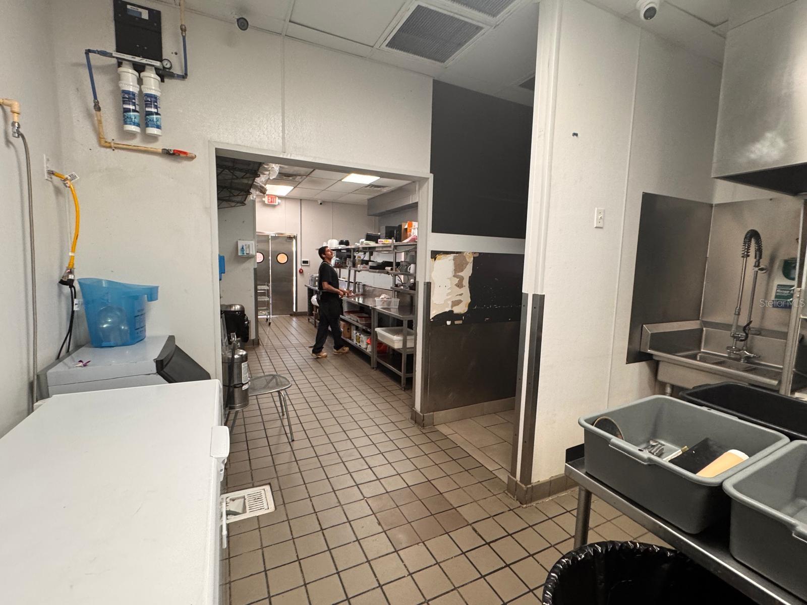 Image 21 of 31 For 9664 W Linebaugh Ave