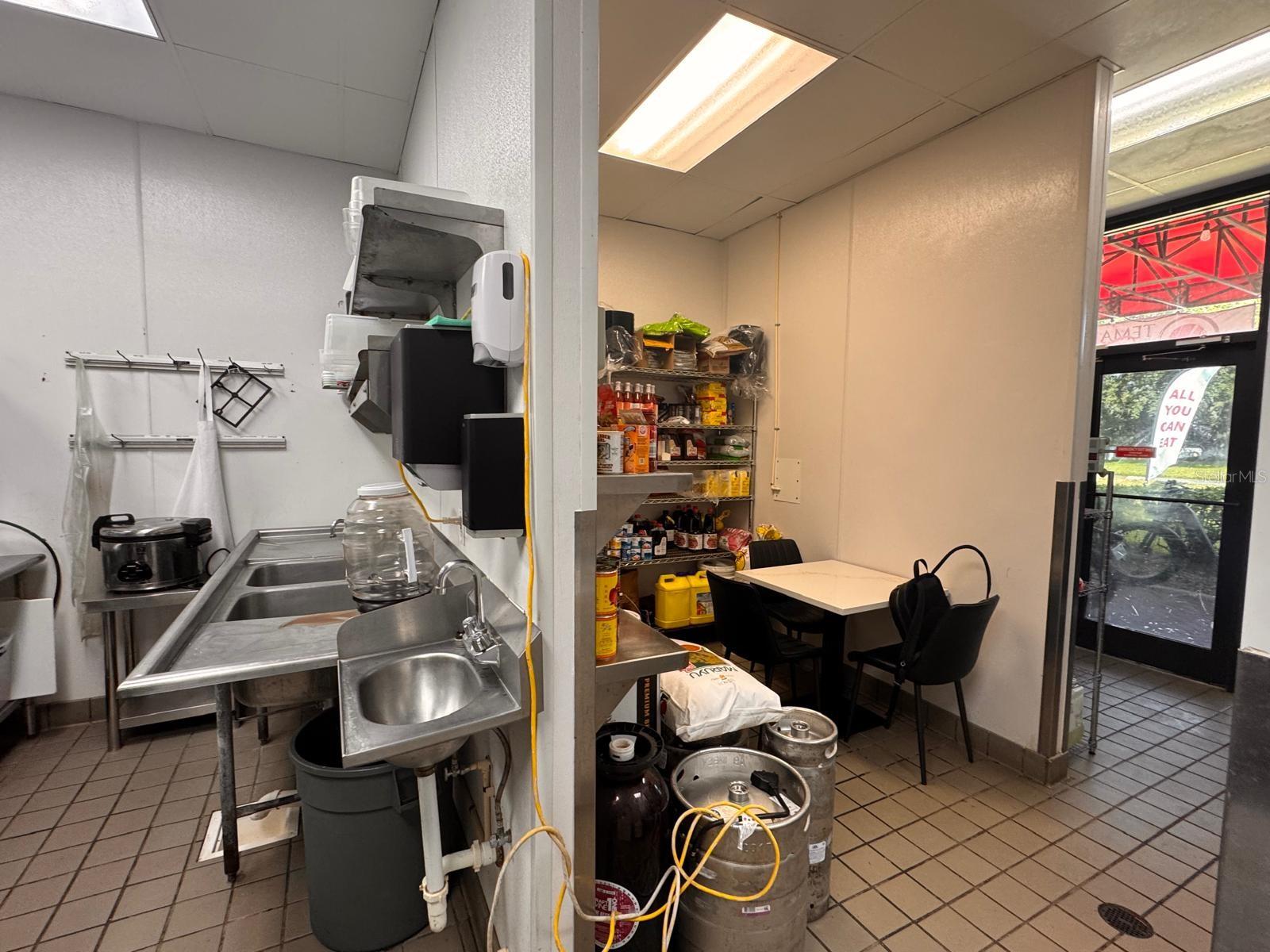 Image 22 of 31 For 9664 W Linebaugh Ave