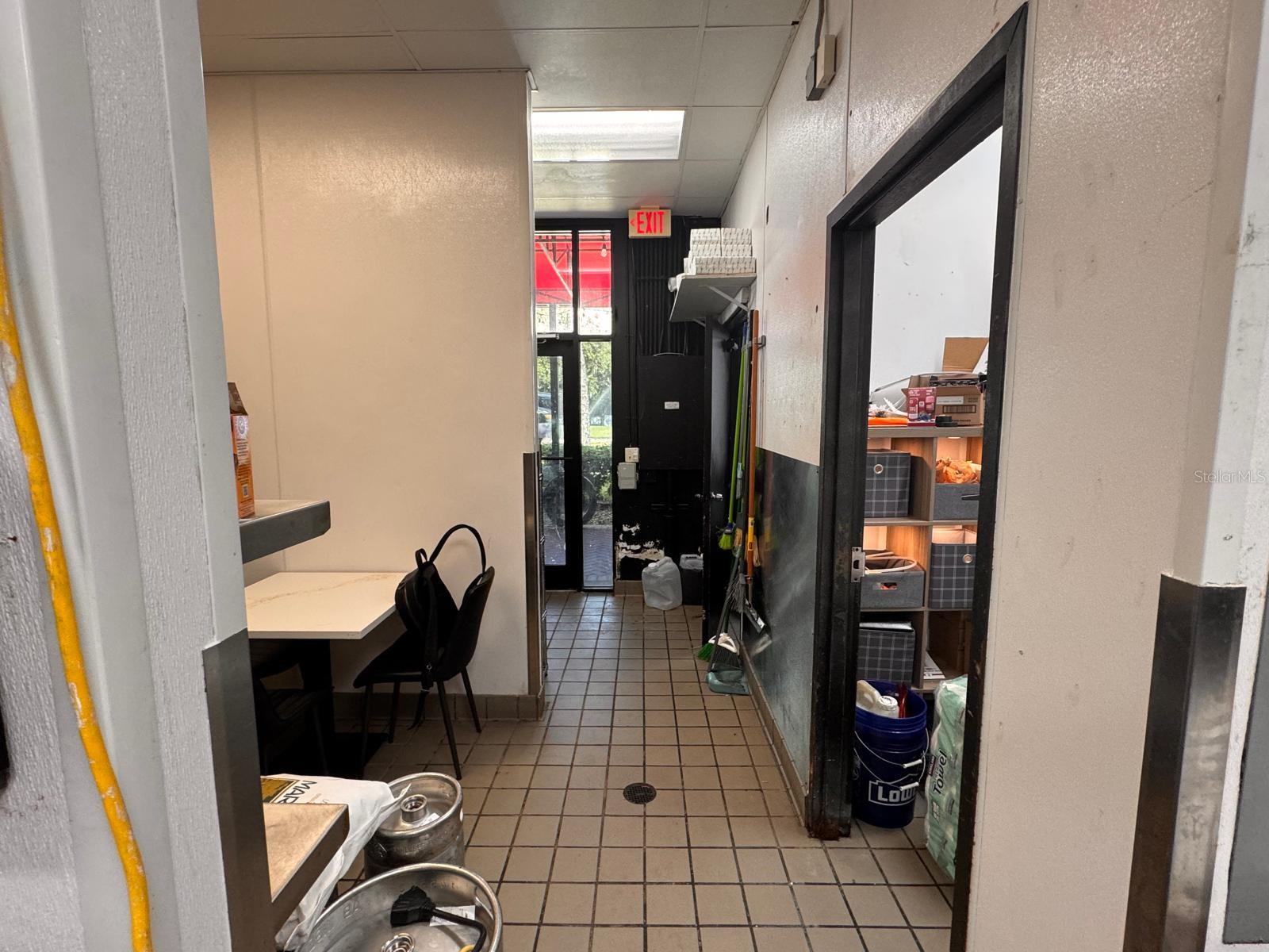 Image 23 of 31 For 9664 W Linebaugh Ave