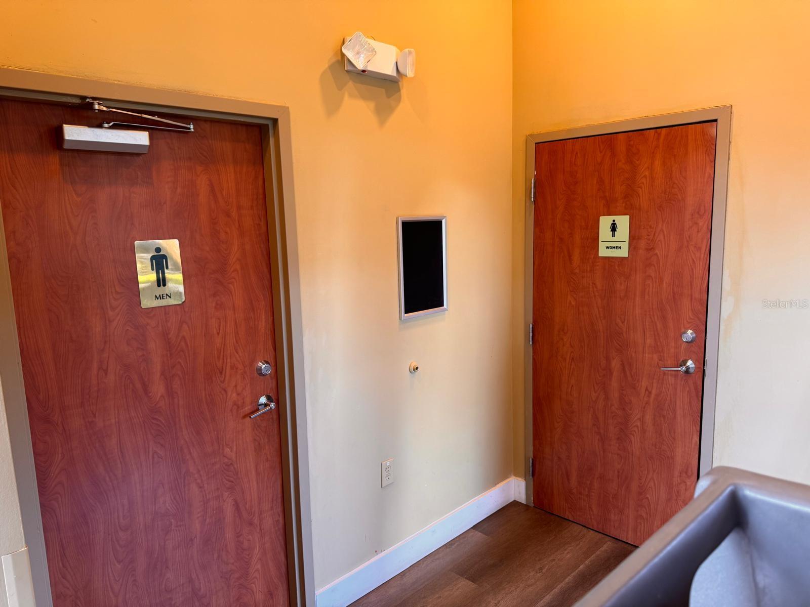 Image 24 of 31 For 9664 W Linebaugh Ave