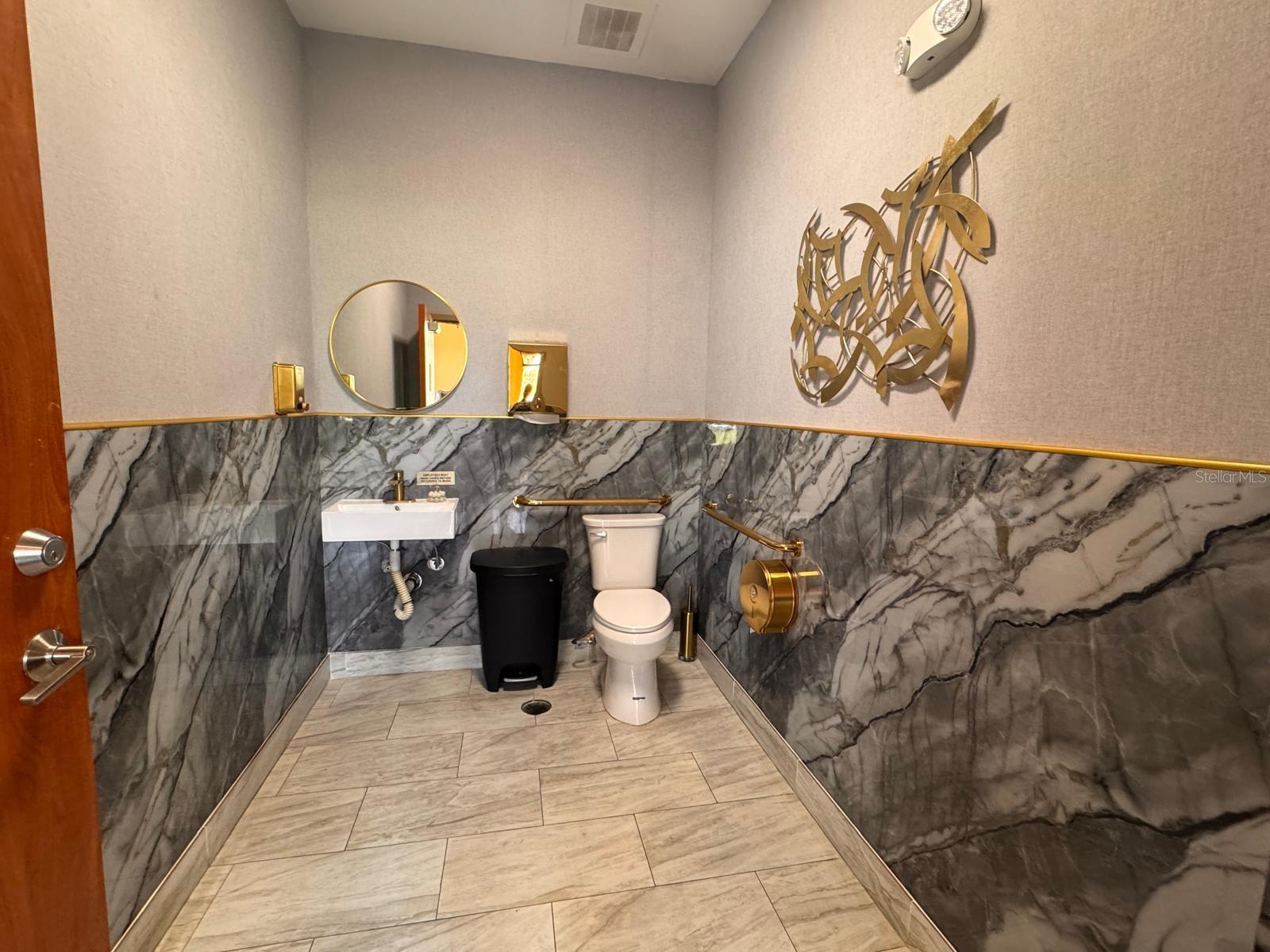 Image 25 of 31 For 9664 W Linebaugh Ave