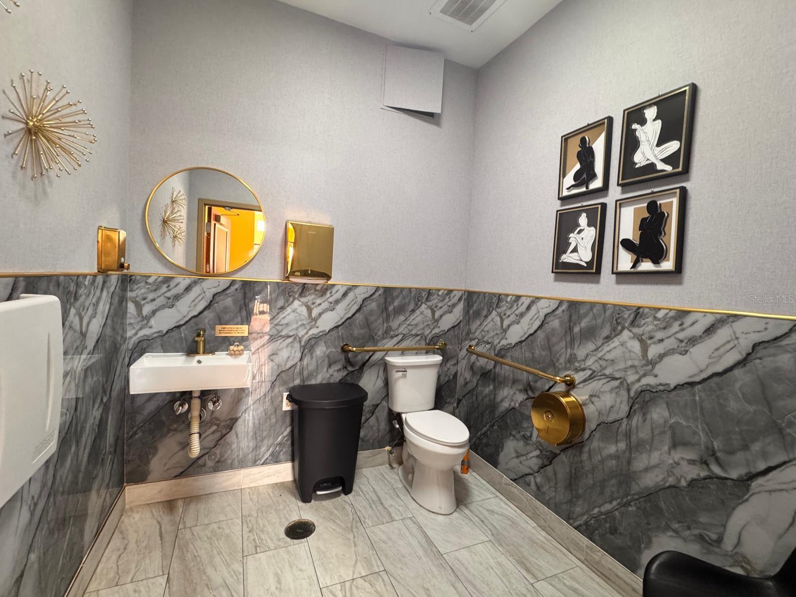 Image 26 of 31 For 9664 W Linebaugh Ave