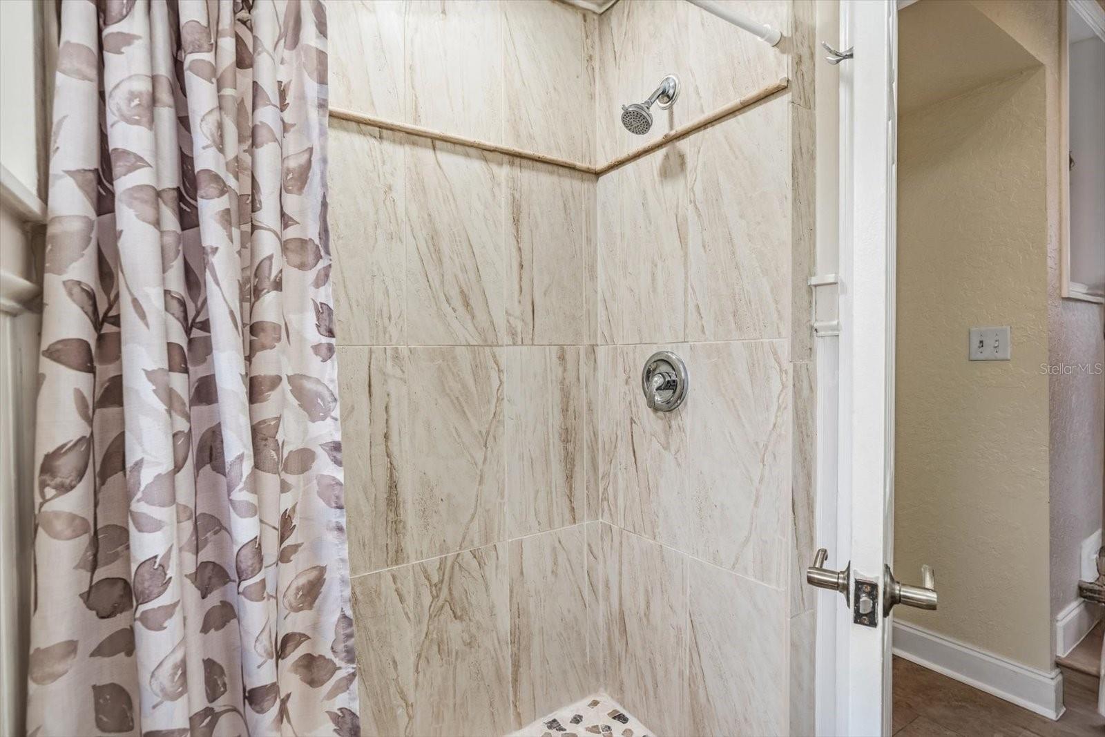 Image 14 of 43 For 918 Smith Street