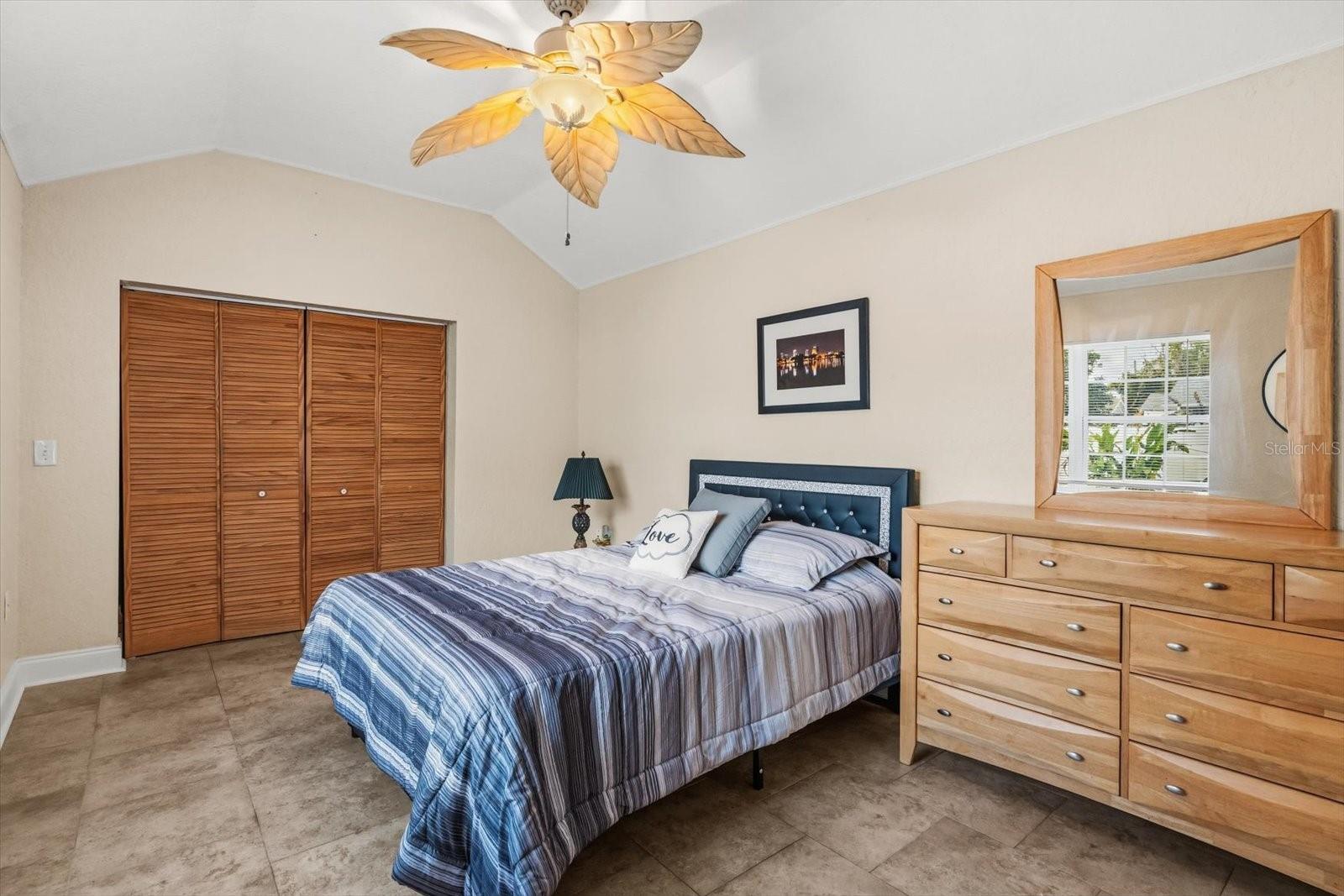 Image 16 of 43 For 918 Smith Street