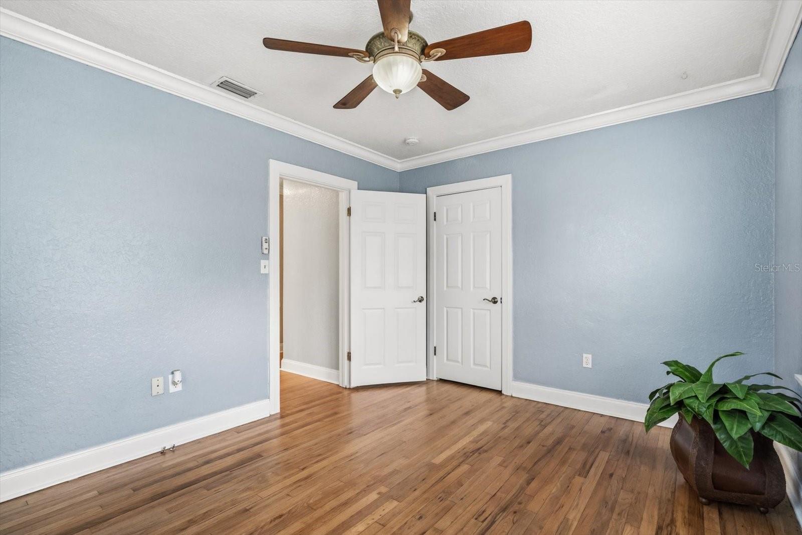 Image 22 of 43 For 918 Smith Street