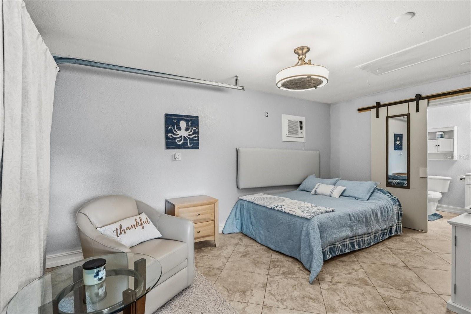 Image 33 of 43 For 918 Smith Street