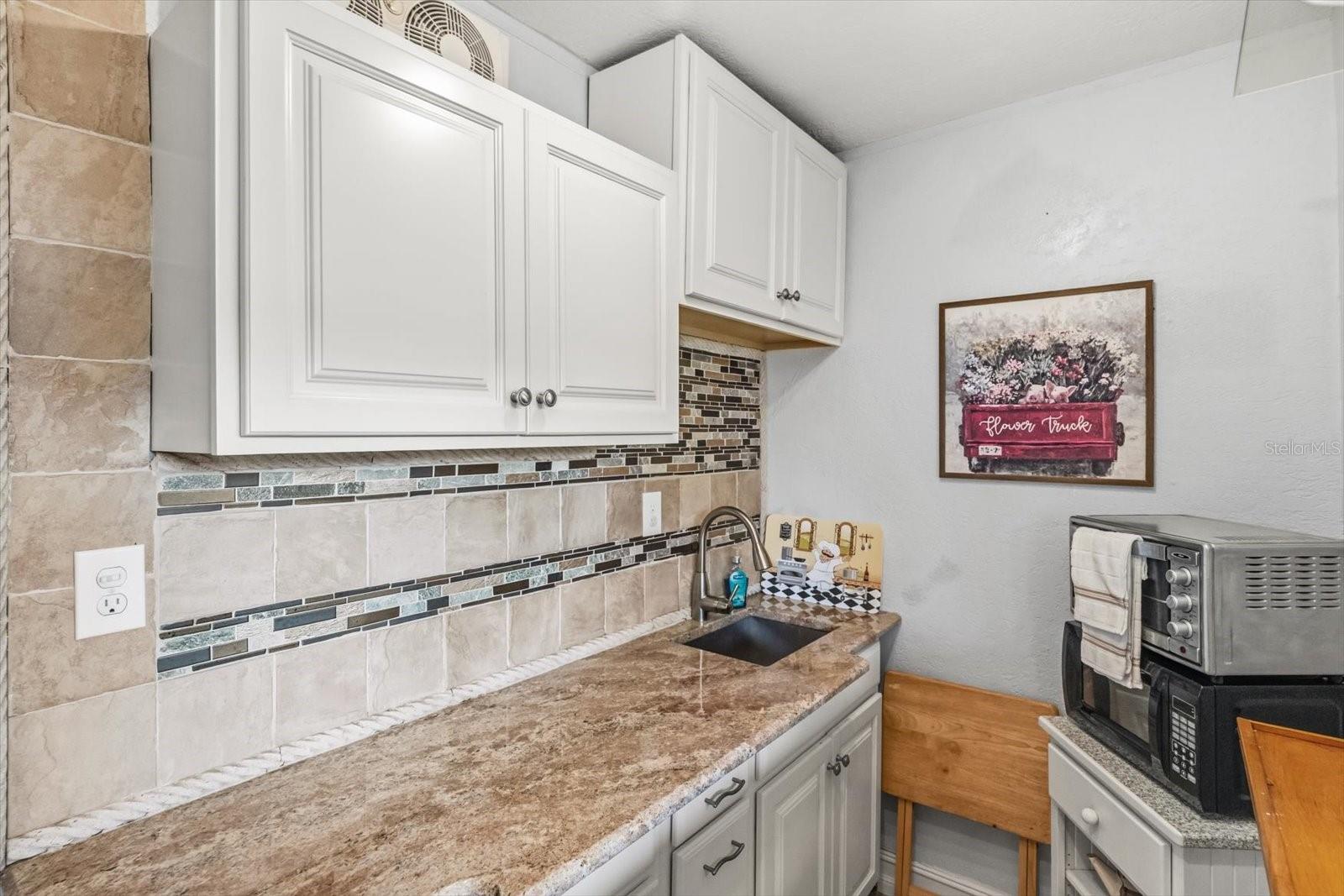 Image 36 of 43 For 918 Smith Street