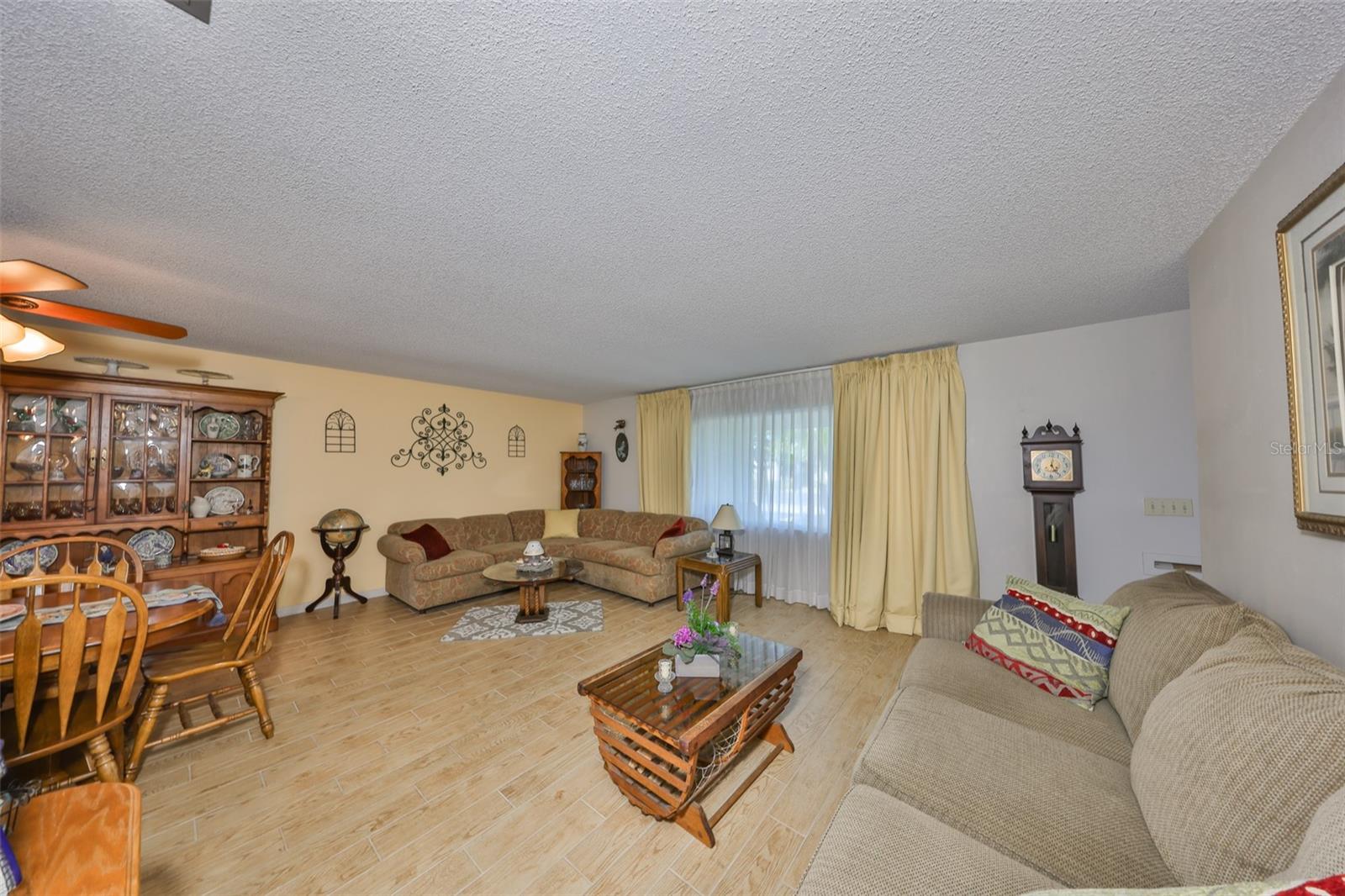 Image 17 of 53 For 672 Allegheny Drive