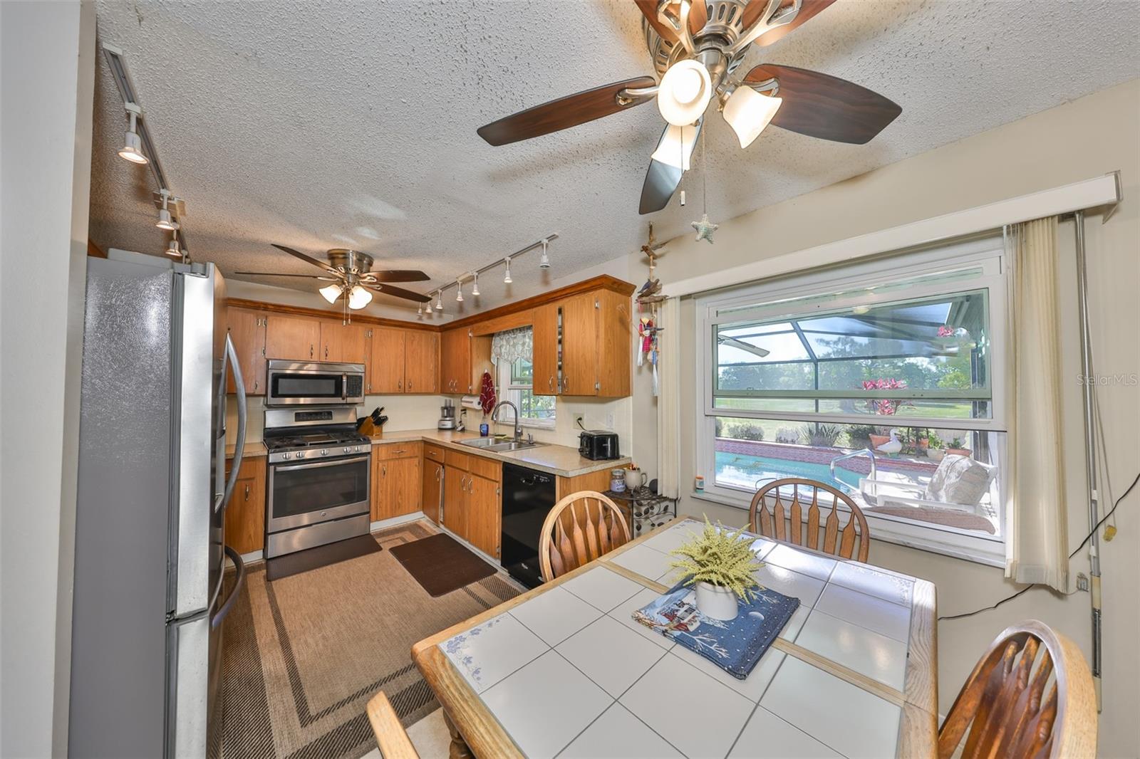 Image 22 of 53 For 672 Allegheny Drive