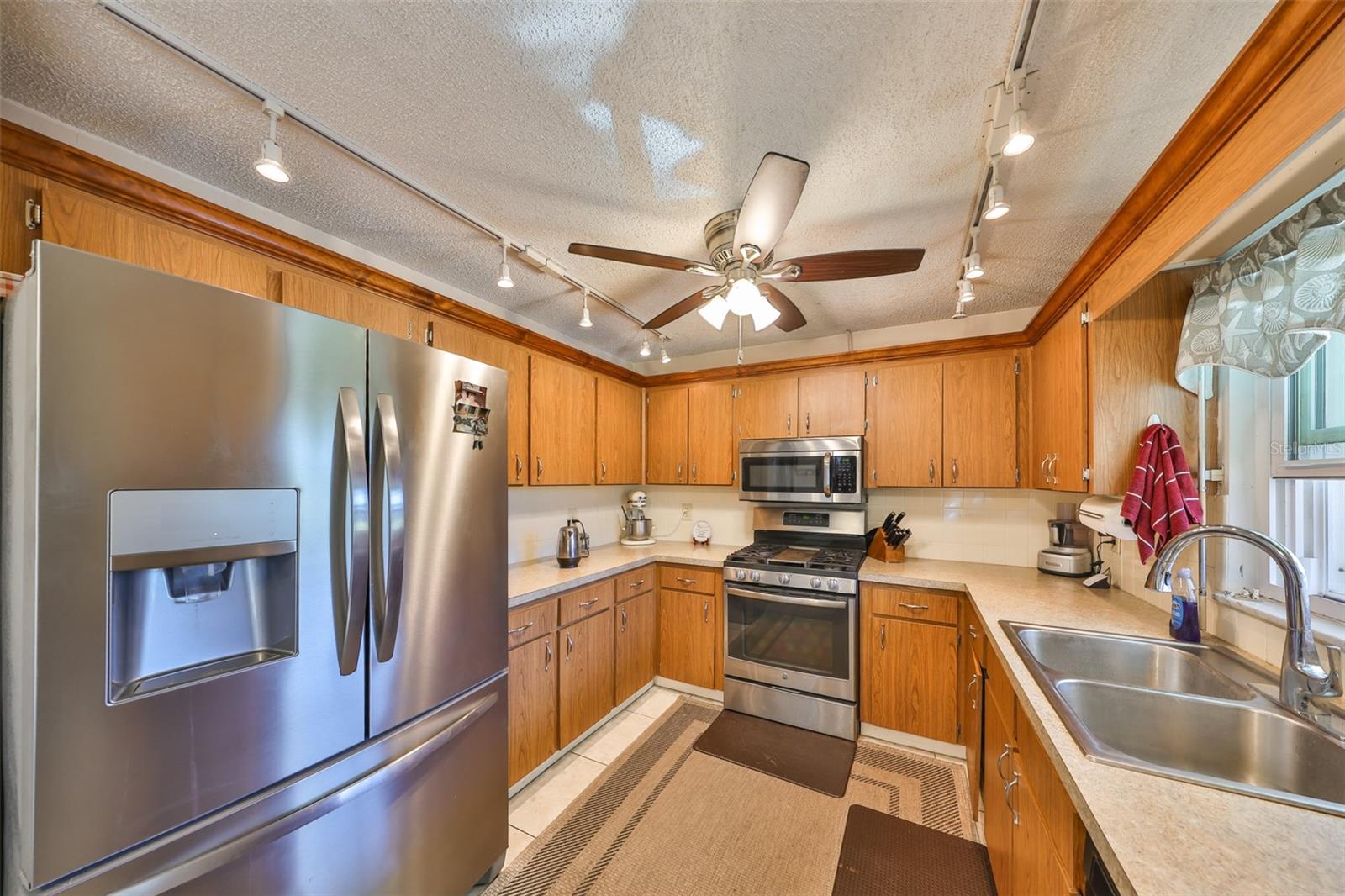 Image 23 of 53 For 672 Allegheny Drive