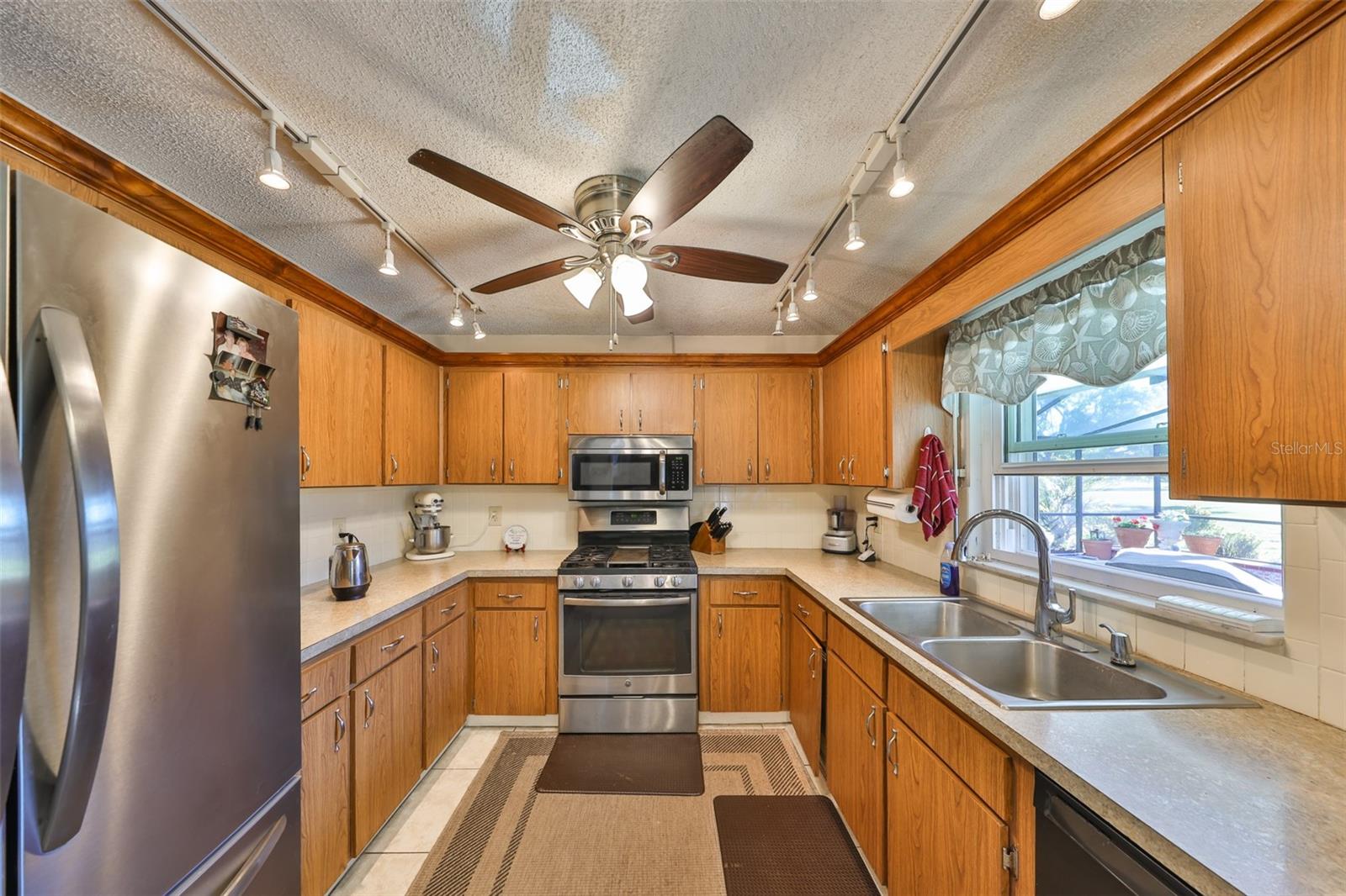 Image 24 of 53 For 672 Allegheny Drive