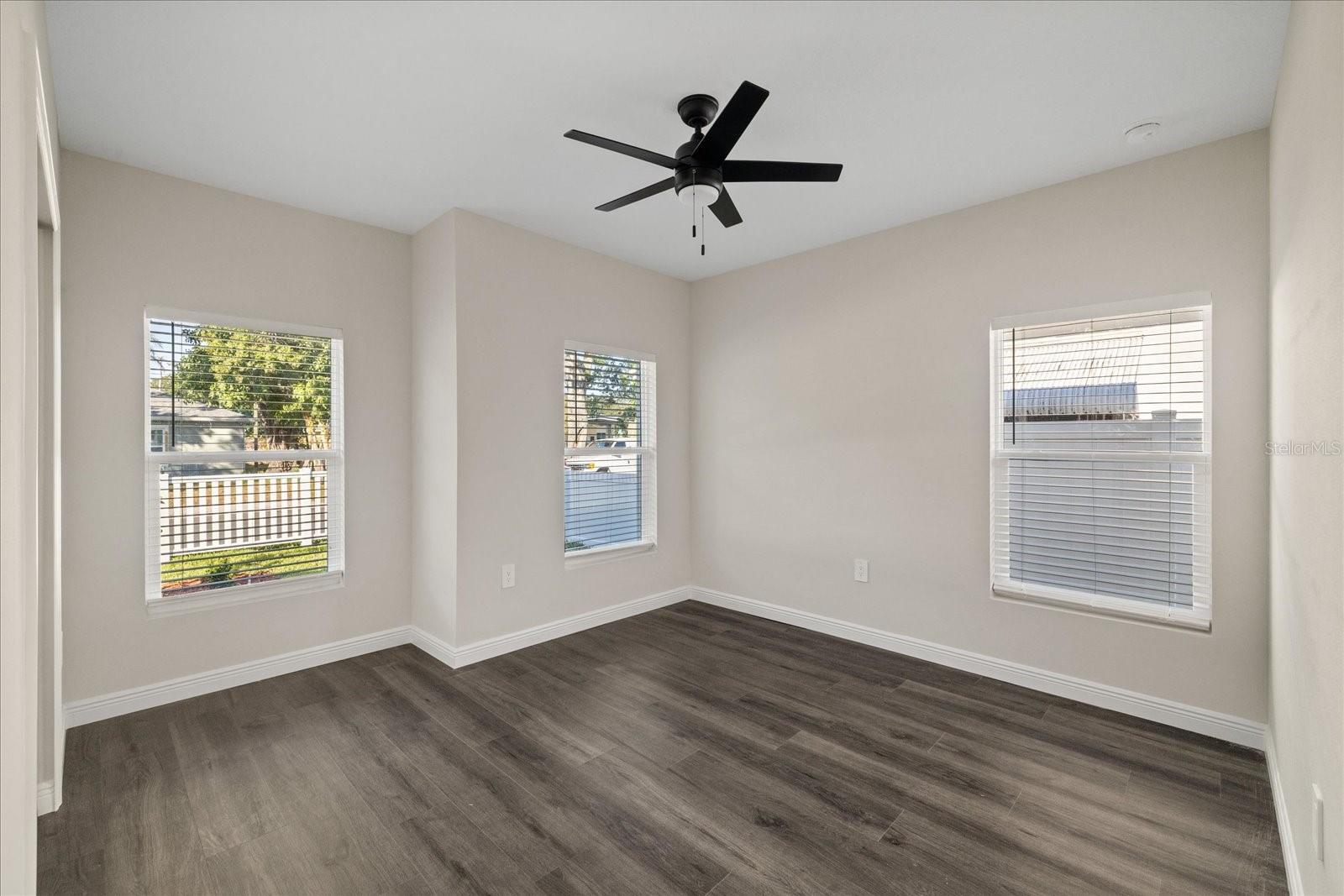 Listing photo id 9 for 1910 14th Avenue S