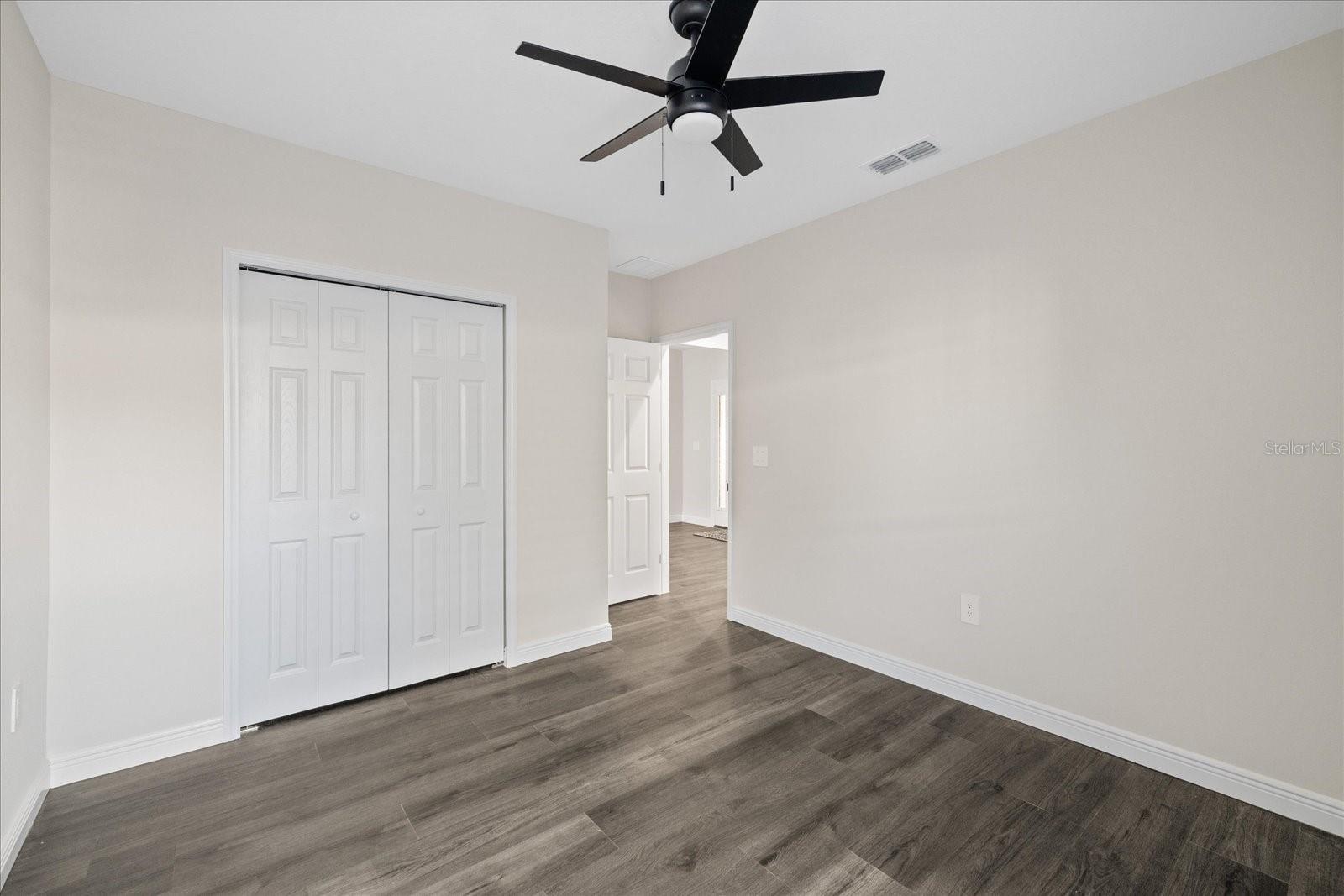 Listing photo id 12 for 1910 14th Avenue S