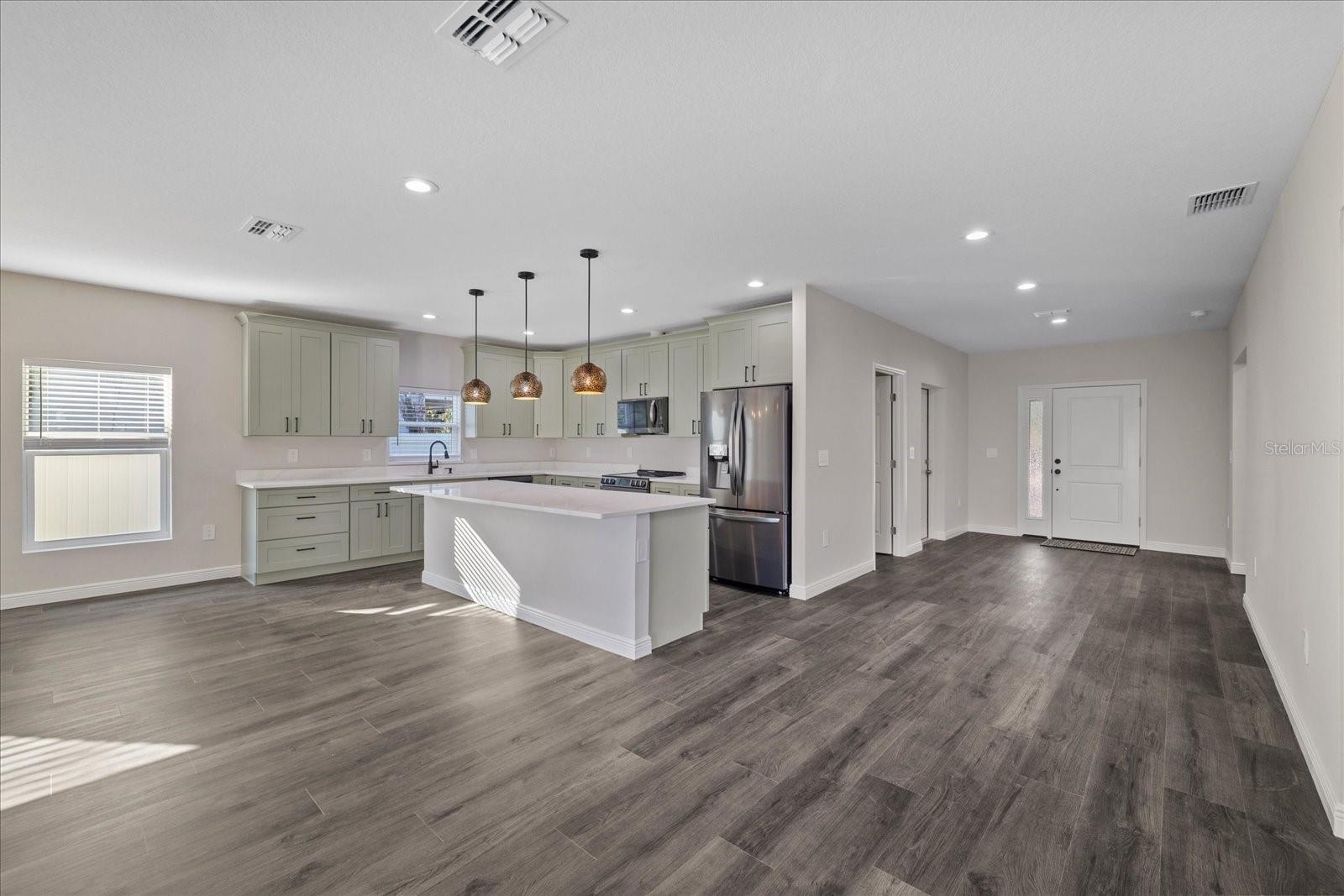 Listing photo id 16 for 1910 14th Avenue S