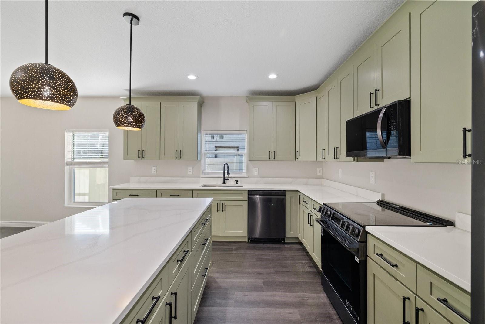 Listing photo id 18 for 1910 14th Avenue S