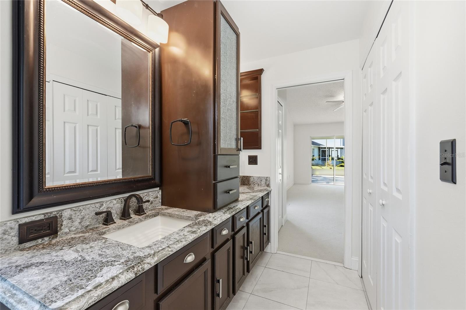 Image 14 of 42 For 15404 Sir Maxwell Court