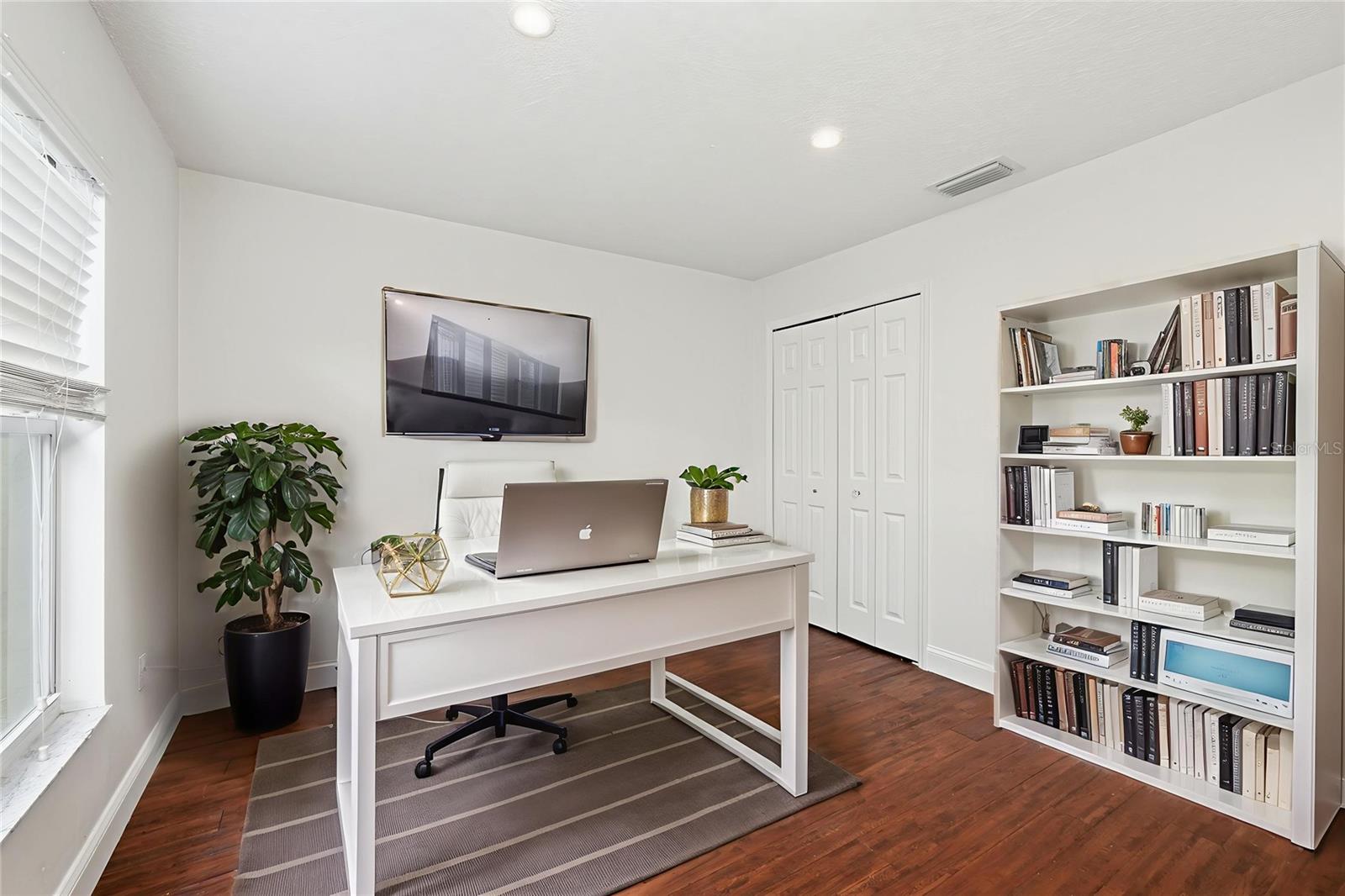 Image 21 of 42 For 15404 Sir Maxwell Court