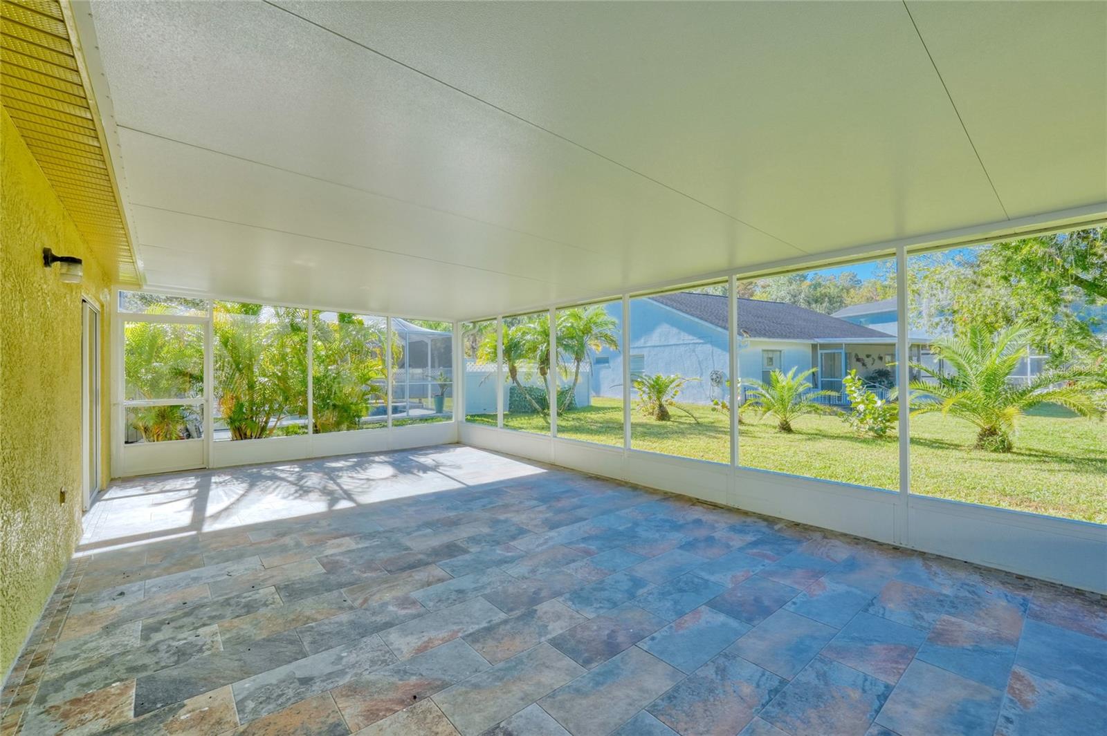 Image 24 of 42 For 15404 Sir Maxwell Court