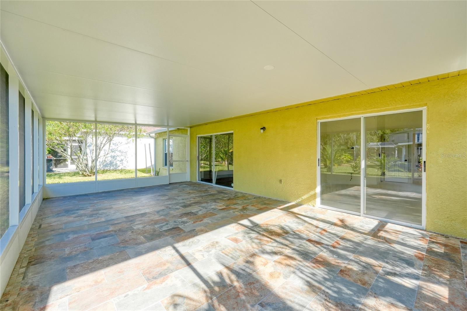 Image 25 of 42 For 15404 Sir Maxwell Court