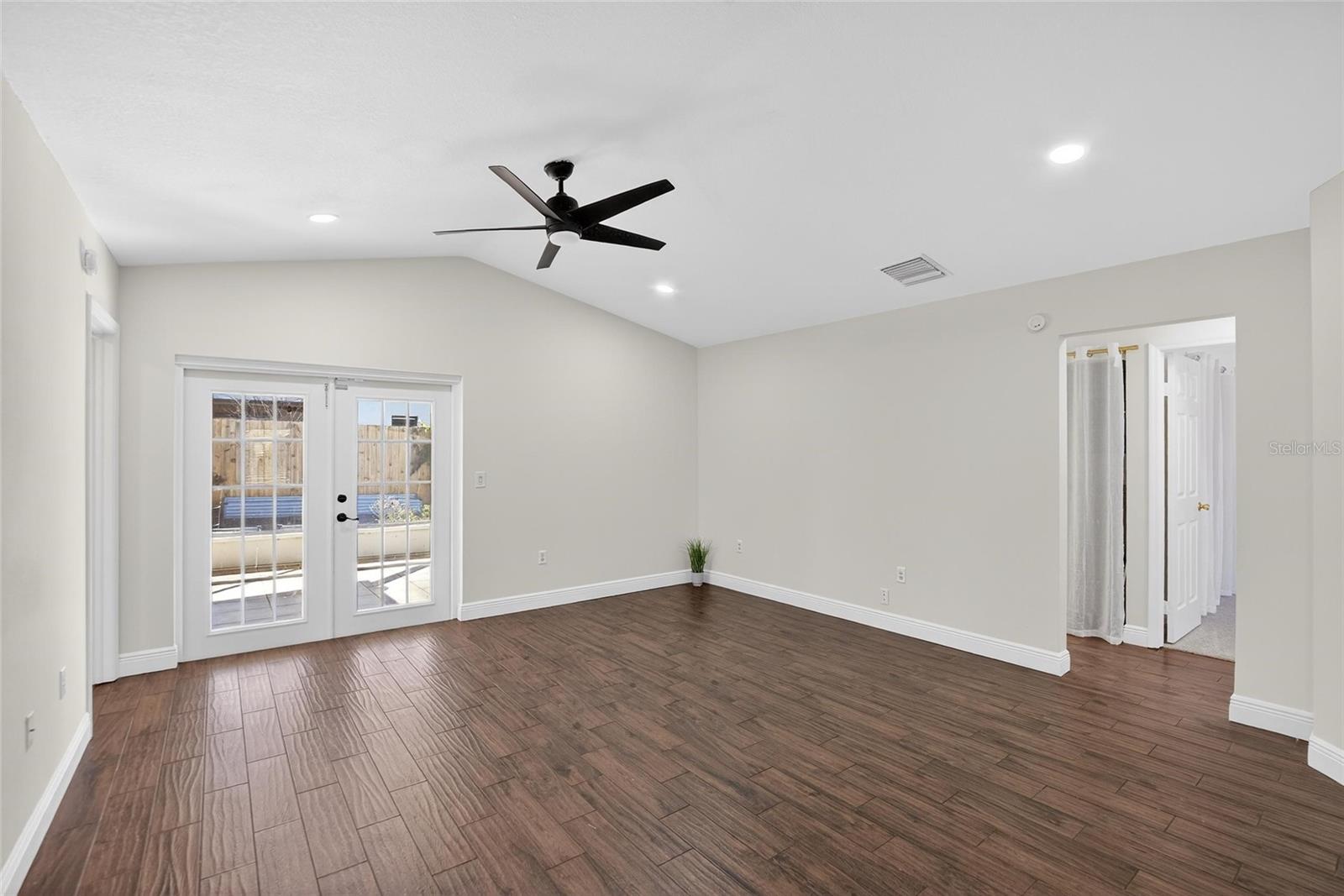 Image 15 of 77 For 721 Chilt Drive