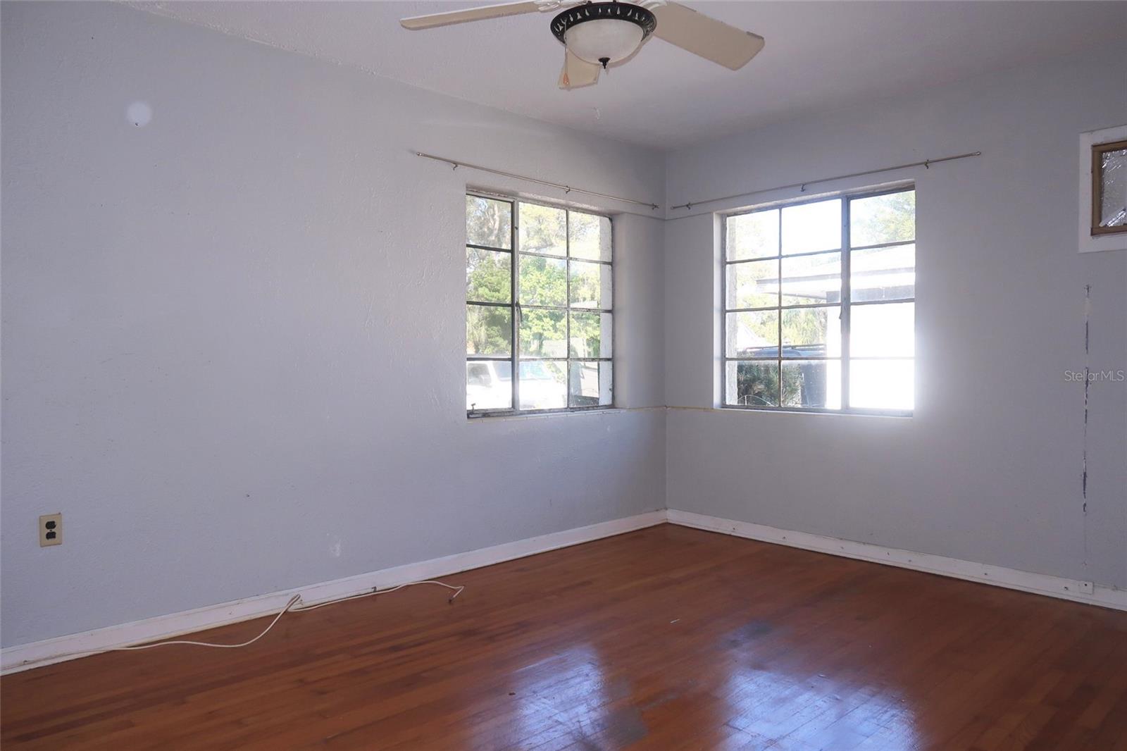 Image 16 of 32 For 1625 Laura Street