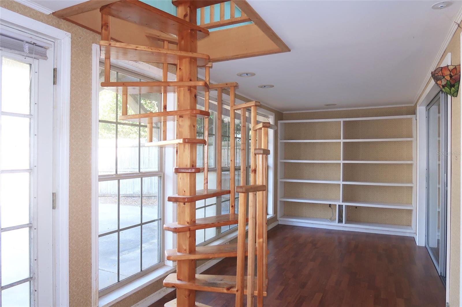 Image 20 of 32 For 1625 Laura Street