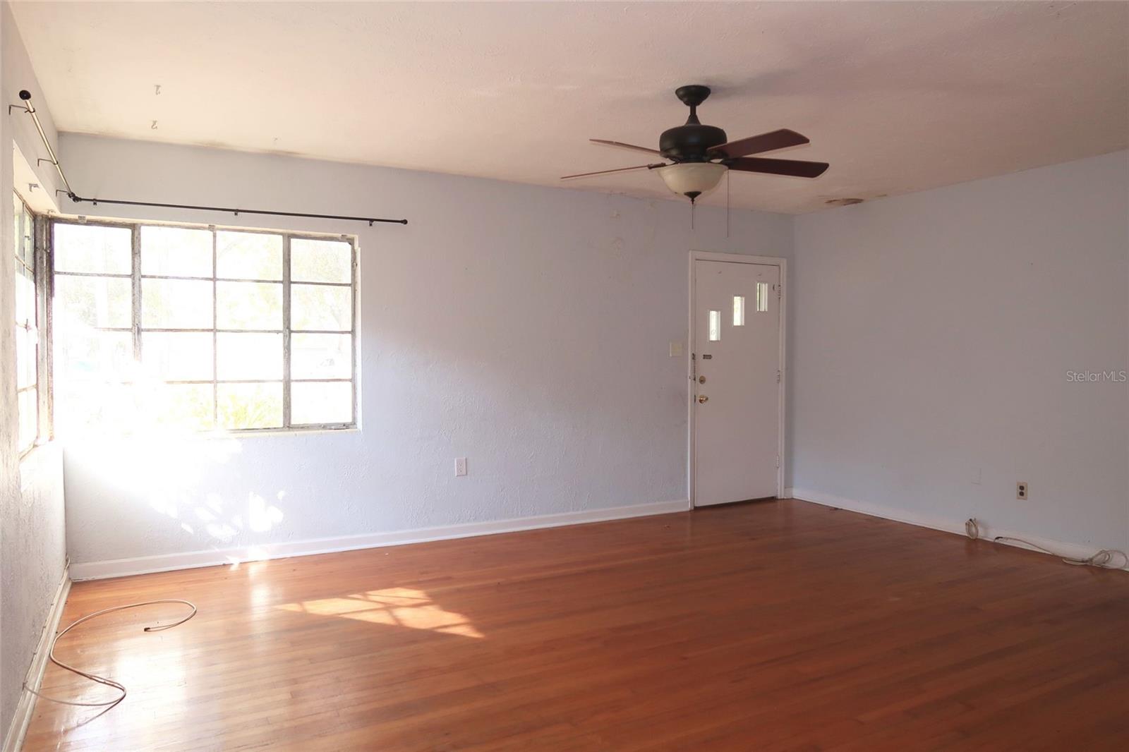 Image 6 of 32 For 1625 Laura Street