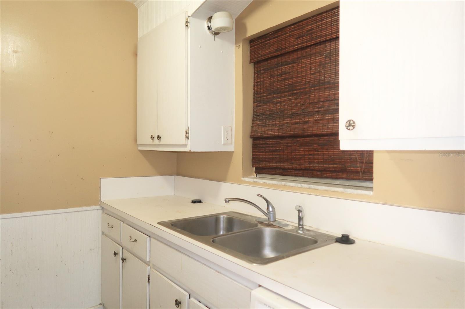 Image 10 of 32 For 1625 Laura Street