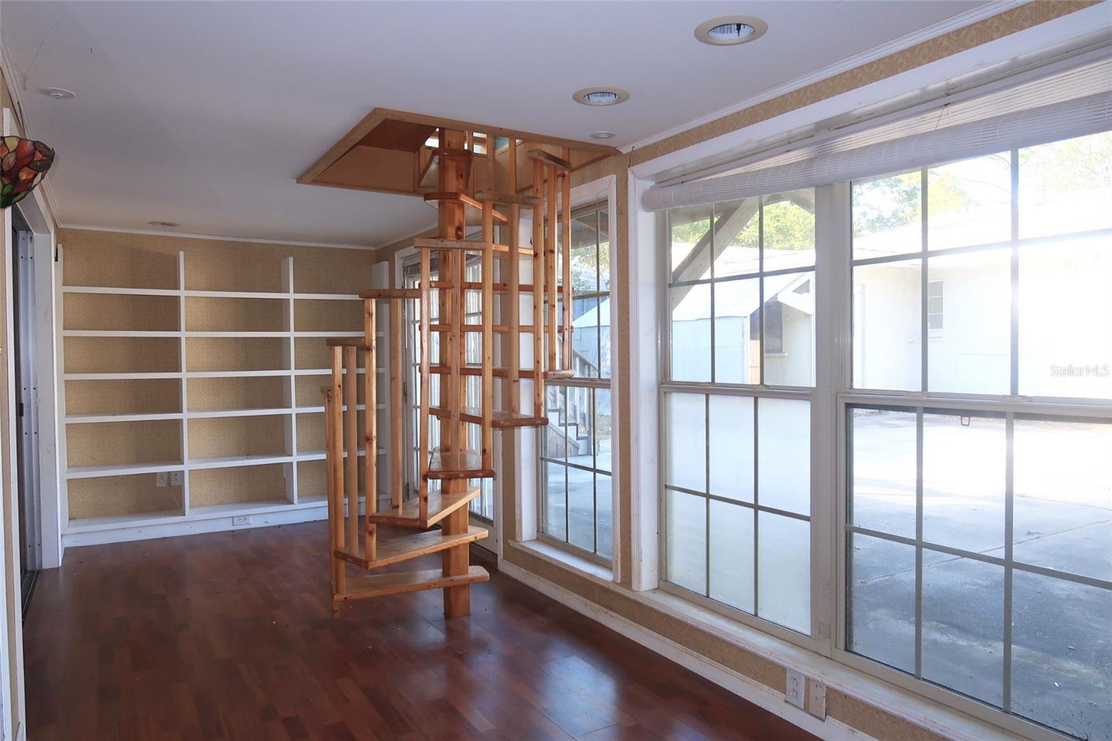 Image 19 of 32 For 1625 Laura Street