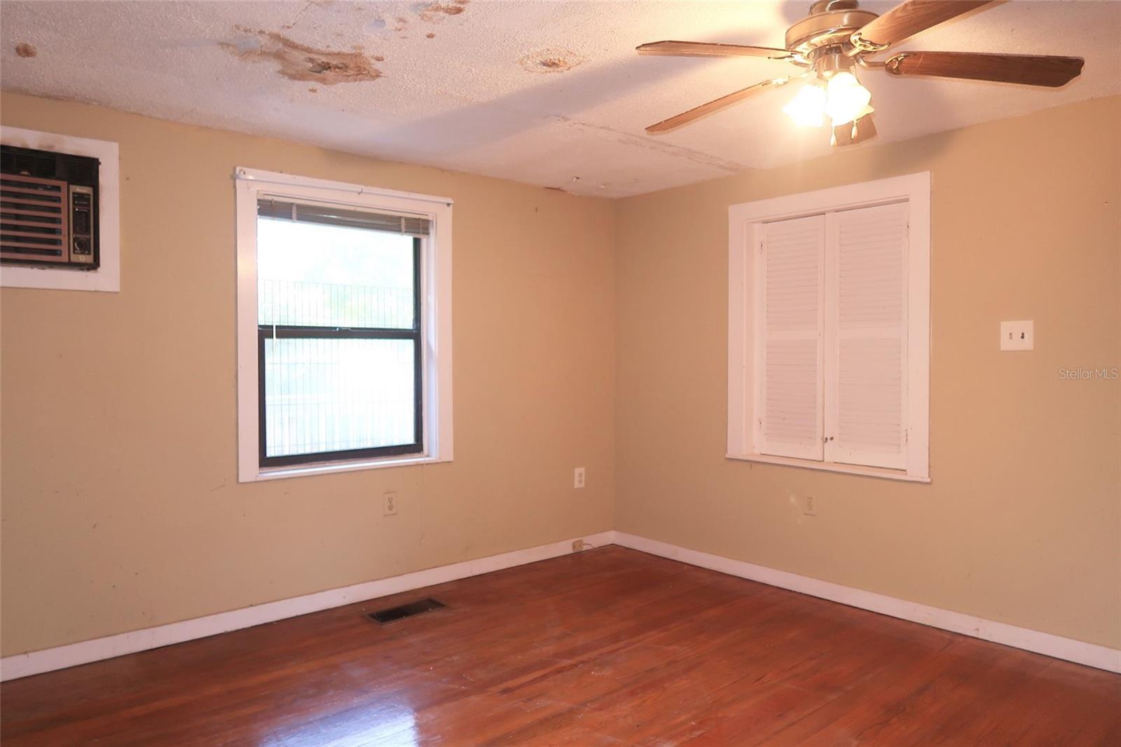 Image 29 of 32 For 1625 Laura Street