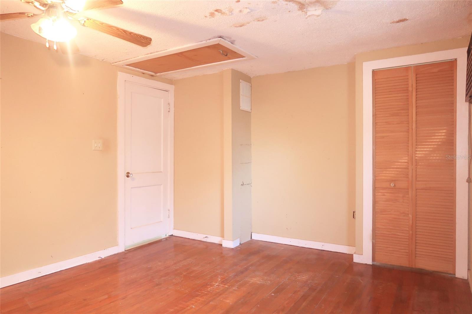 Image 30 of 32 For 1625 Laura Street