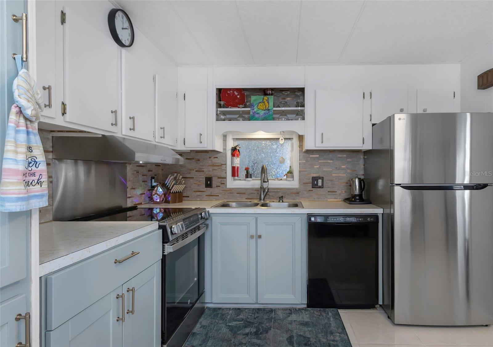 Image 11 of 46 For 294 Colonial Boulevard 48