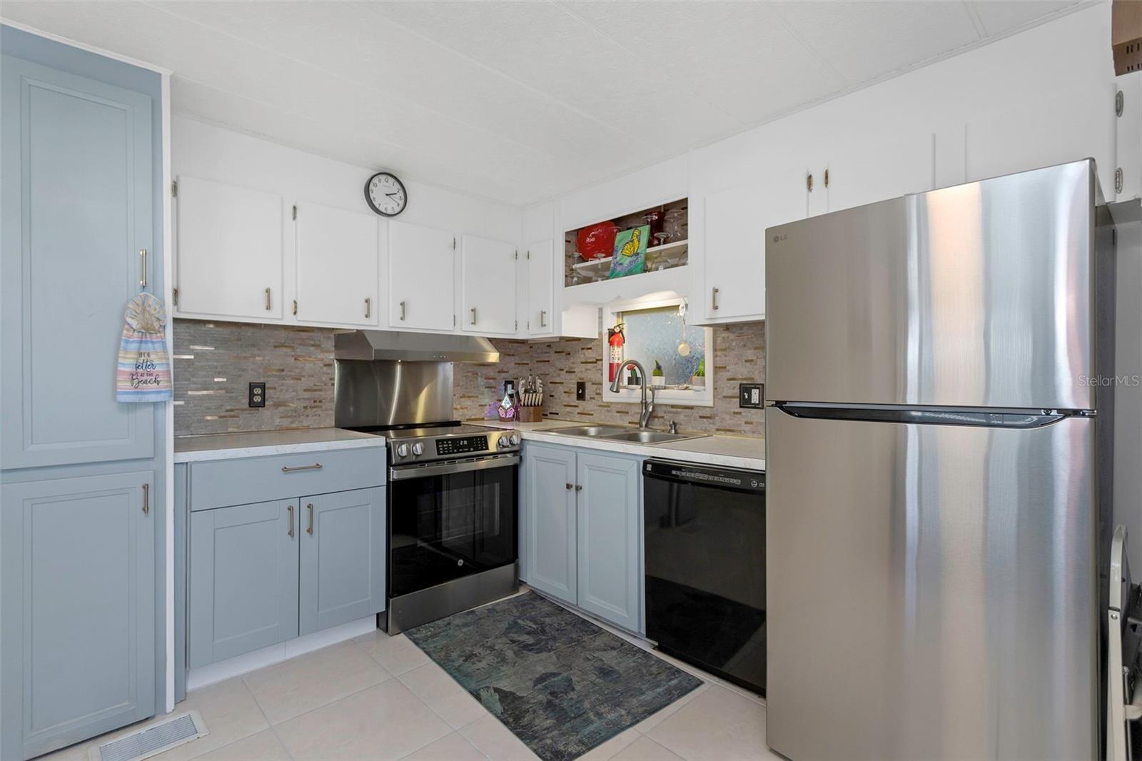 Image 13 of 46 For 294 Colonial Boulevard 48