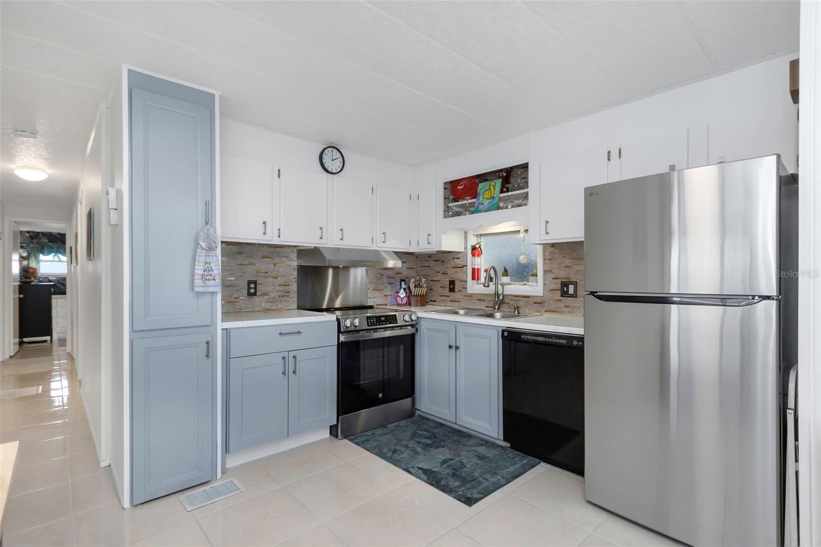 Image 14 of 46 For 294 Colonial Boulevard 48