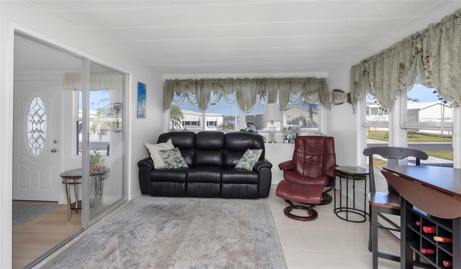 Image 16 of 46 For 294 Colonial Boulevard 48