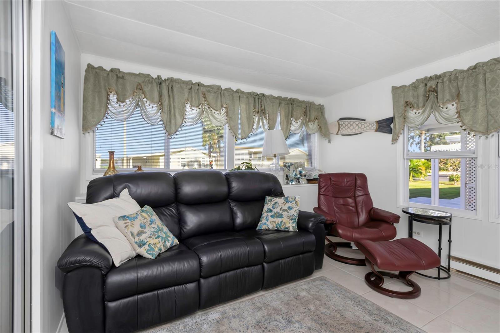 Image 17 of 46 For 294 Colonial Boulevard 48