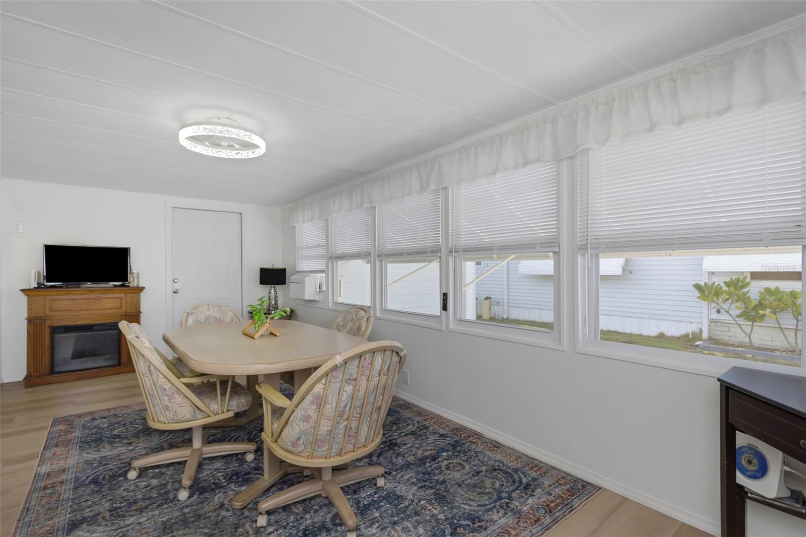 Image 33 of 46 For 294 Colonial Boulevard 48