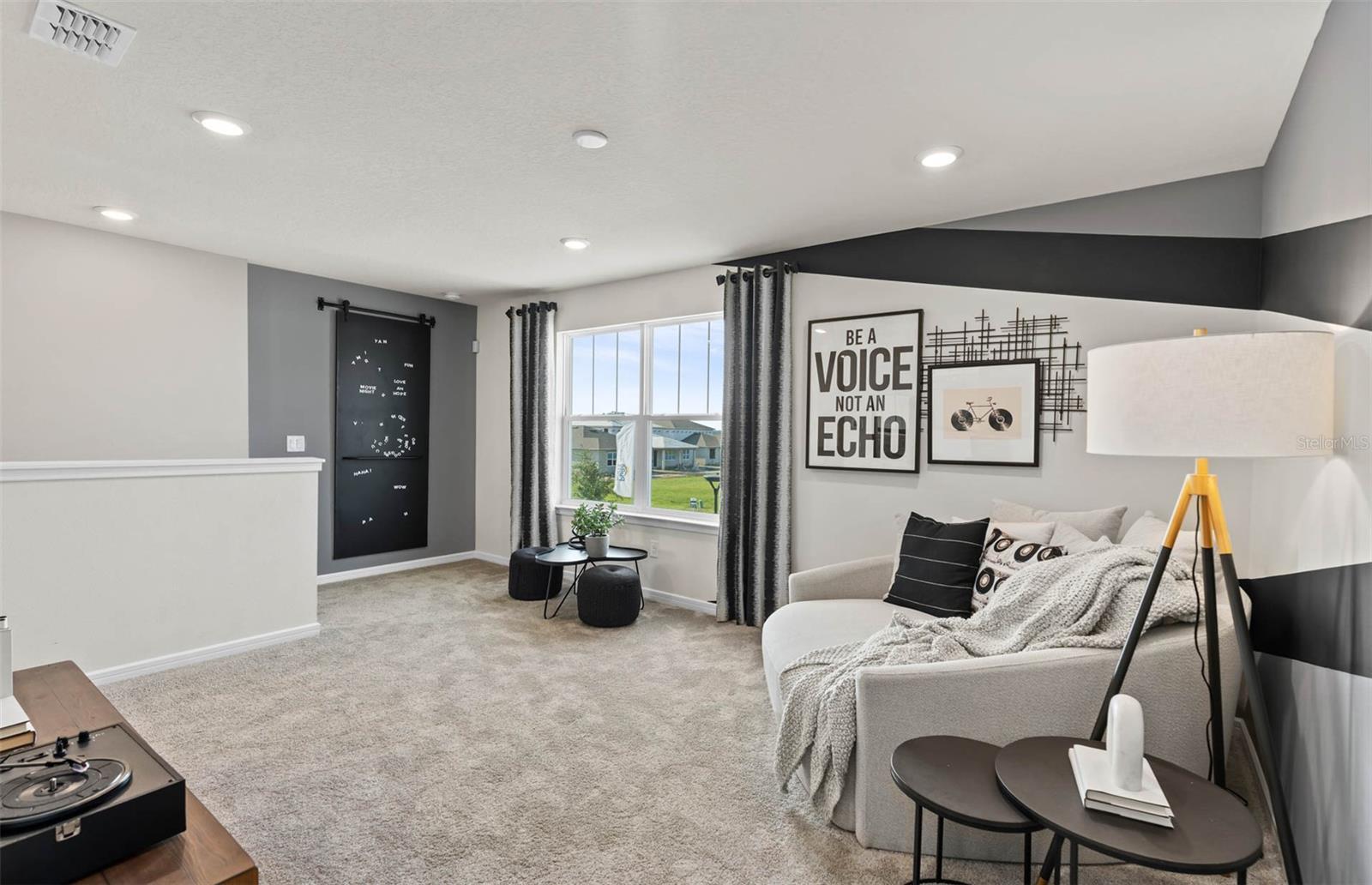 Image 9 of 24 For 1086 Silverlake Boulevard