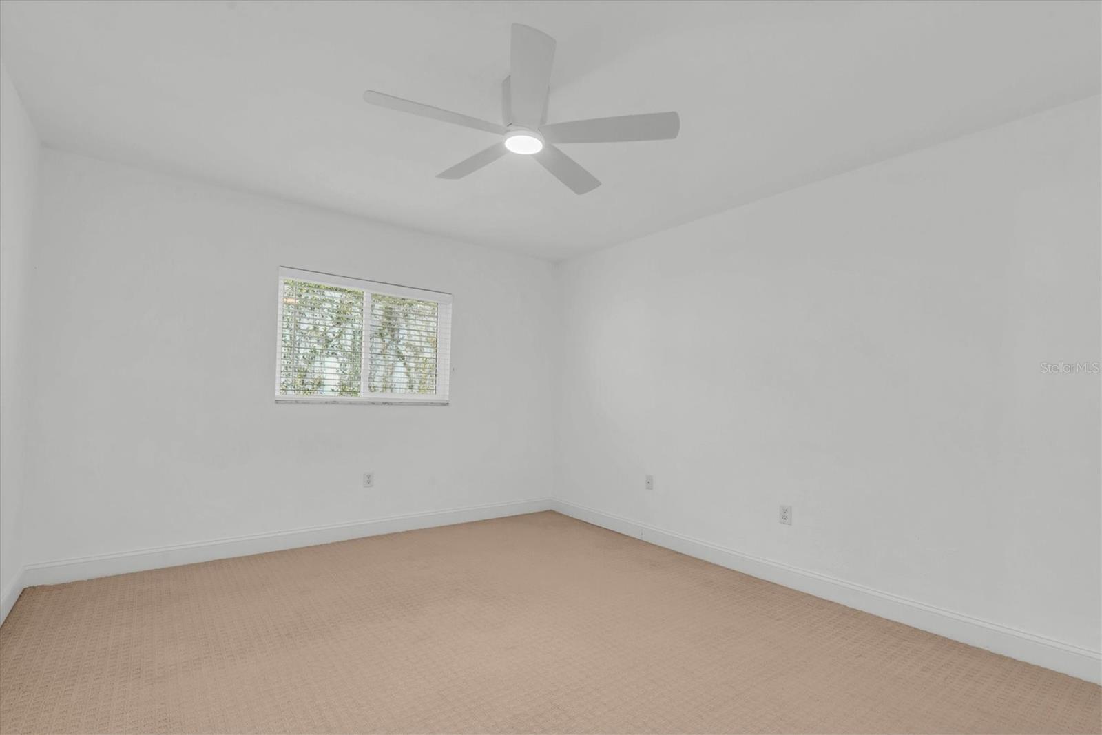 Listing photo id 16 for 210 5th Avenue S 402