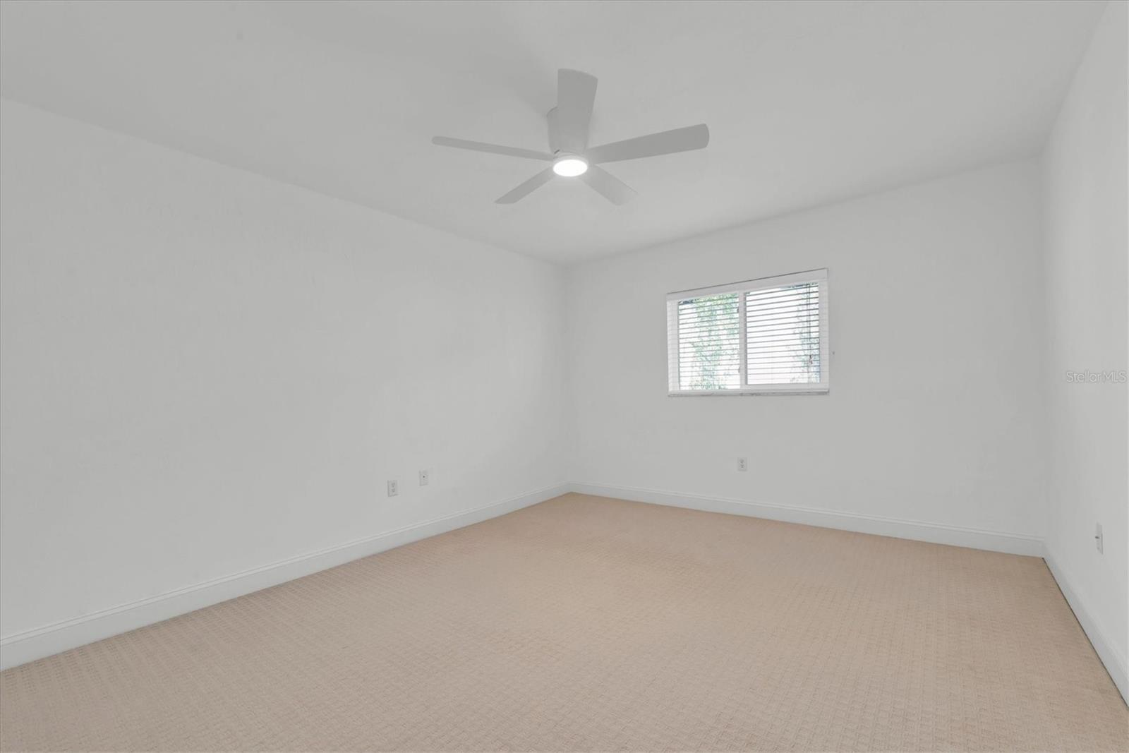 Listing photo id 17 for 210 5th Avenue S 402