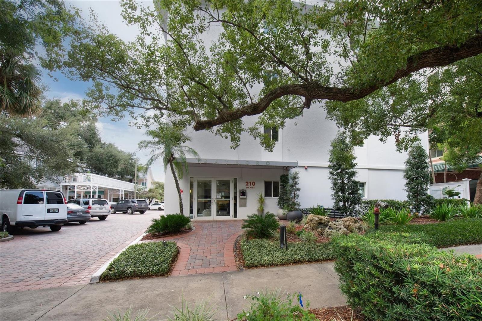 Listing photo id 0 for 210 5th Avenue S 402