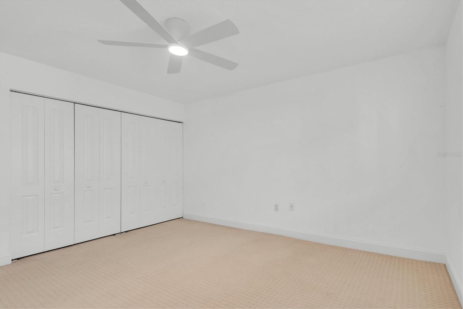 Listing photo id 18 for 210 5th Avenue S 402