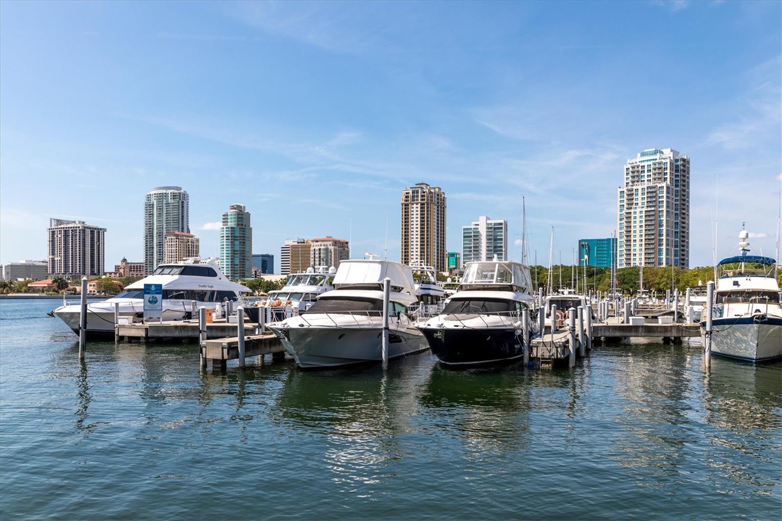 Listing photo id 32 for 210 5th Avenue S 402