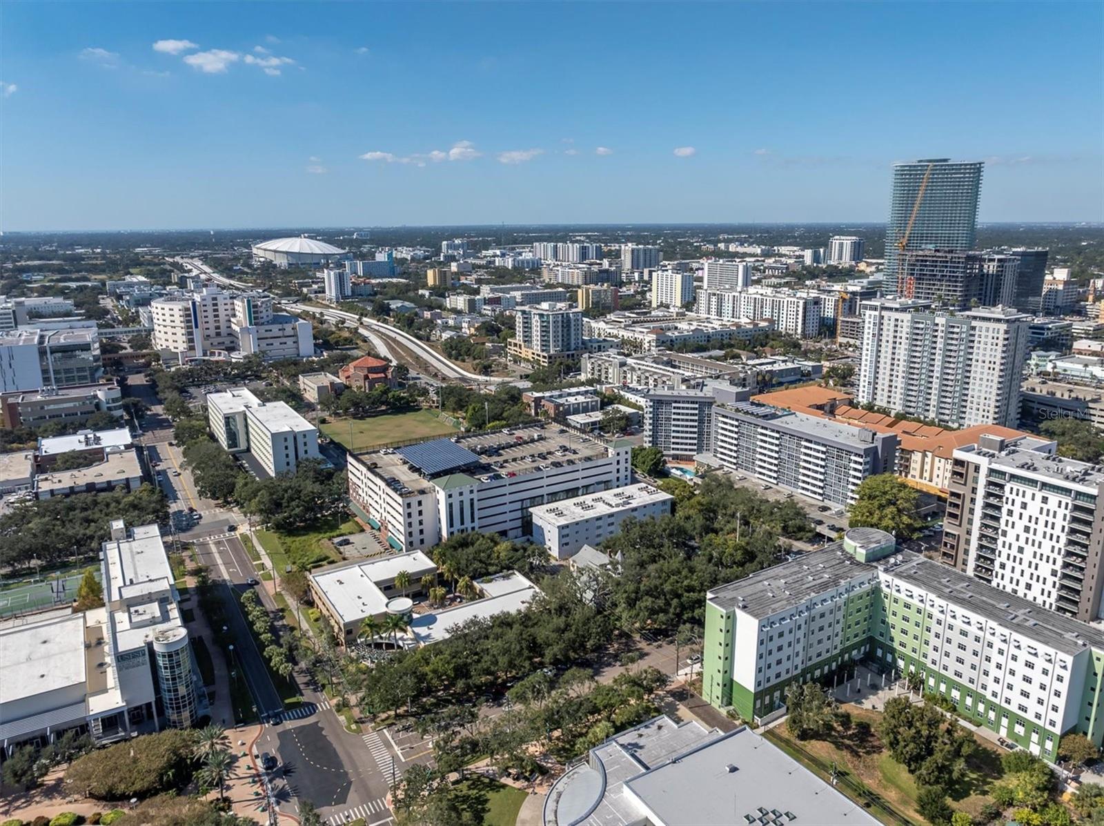 Listing photo id 35 for 210 5th Avenue S 402