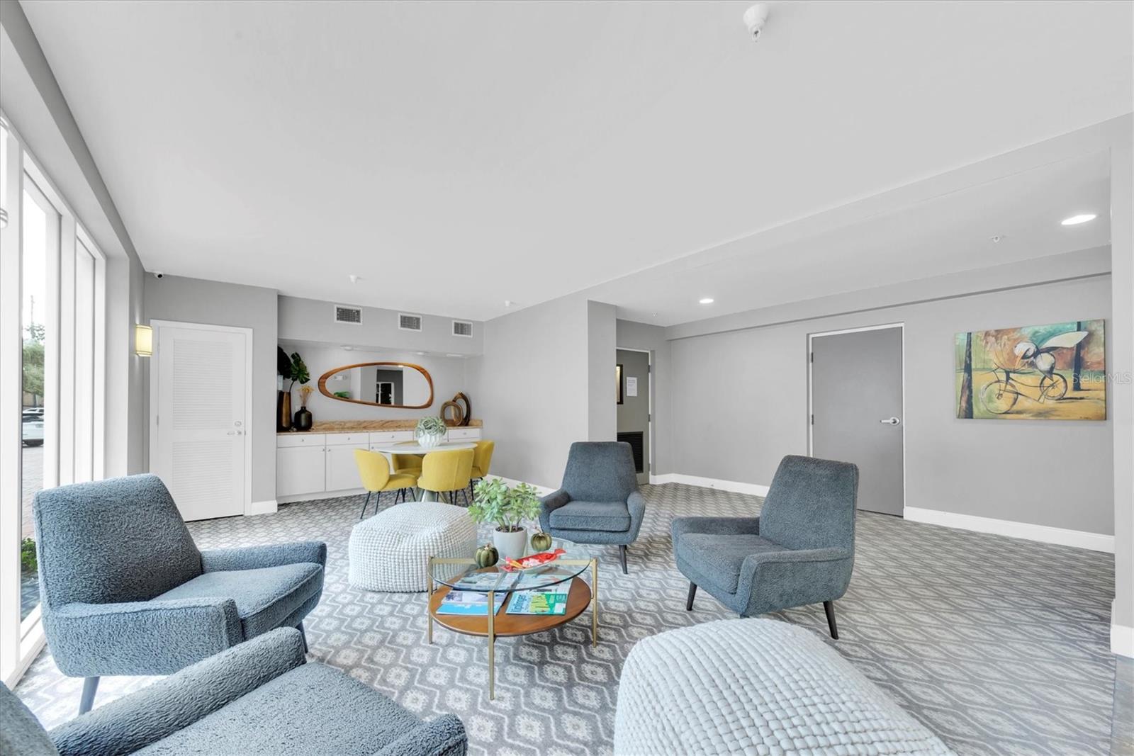 Listing photo id 3 for 210 5th Avenue S 402