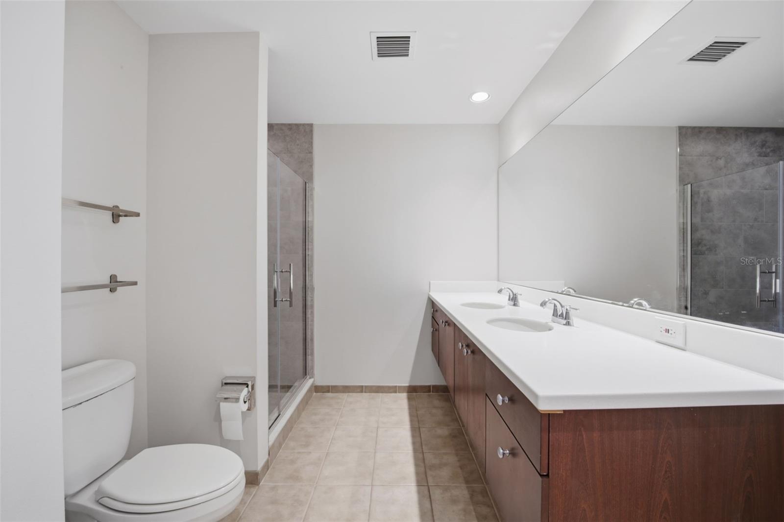 Image 12 of 31 For 1208 Kennedy Boulevard 1121