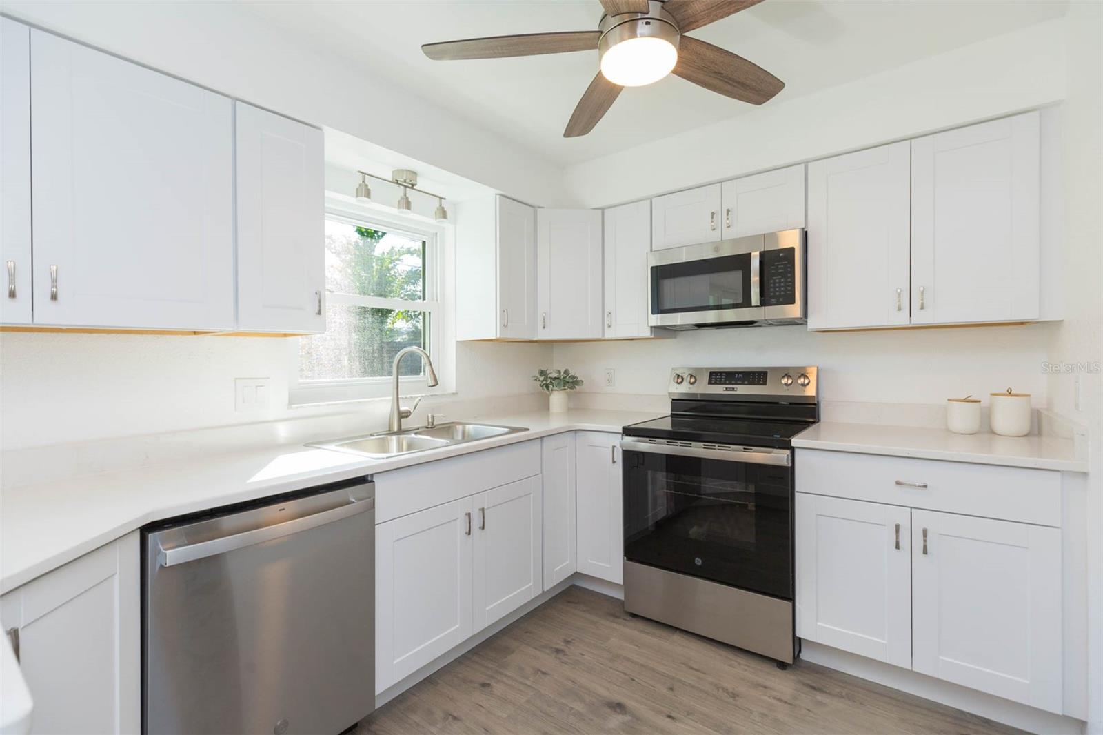 Image 13 of 36 For 5938 4th Avenue S